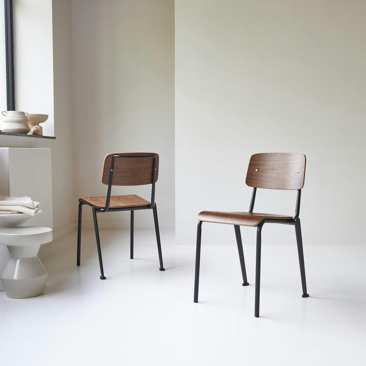 MIO - Chaise en noyer et métal black