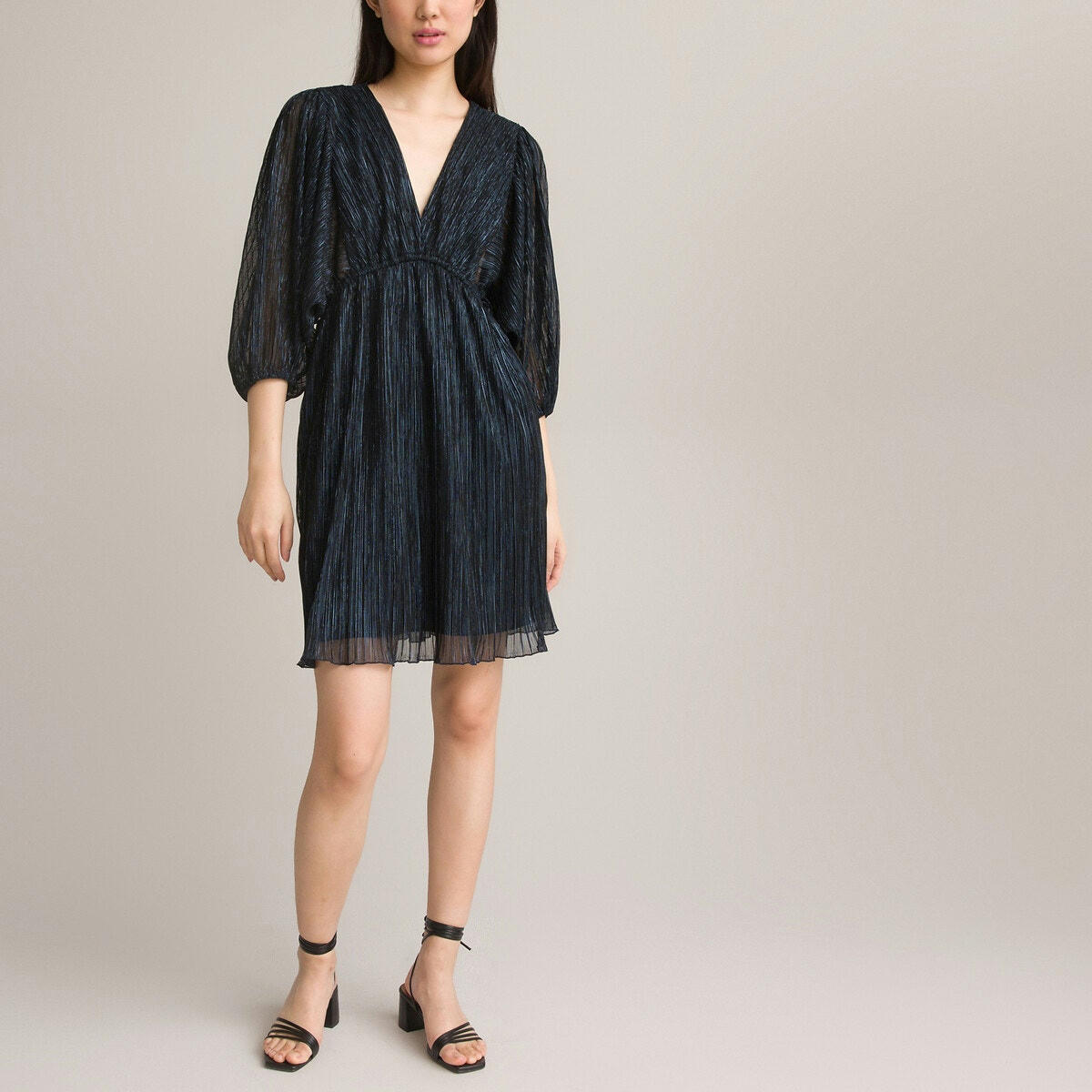 Robe courte col v manches longues maille brillante