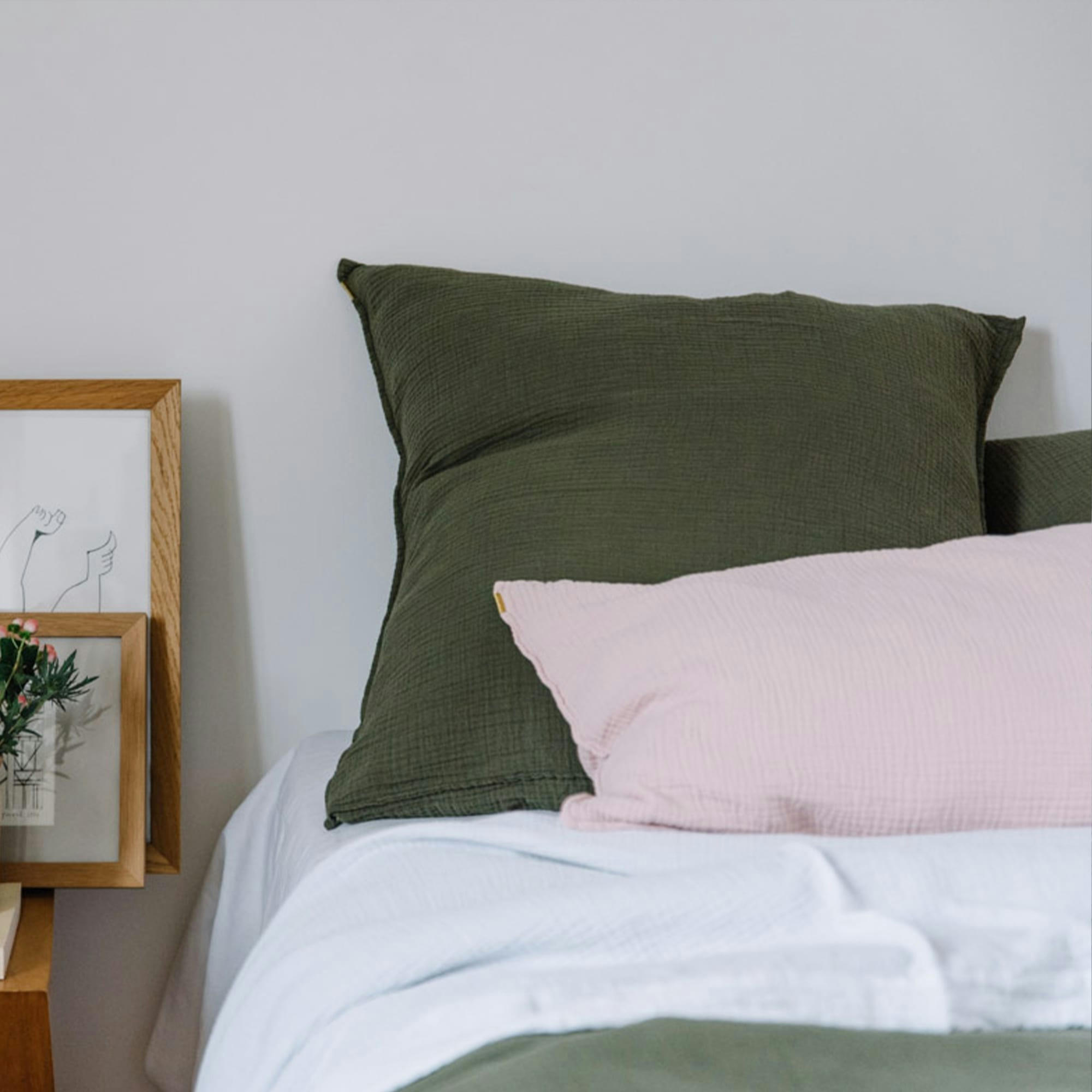 - Taie d'oreiller en double gaze de coton vert câpre 65x65 cm