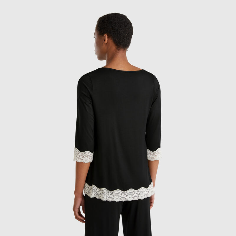 T-shirt with lace detail