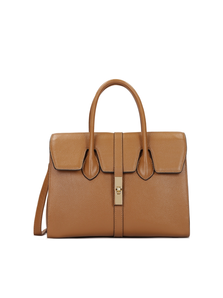 Leather handbag with fine flap and clasp