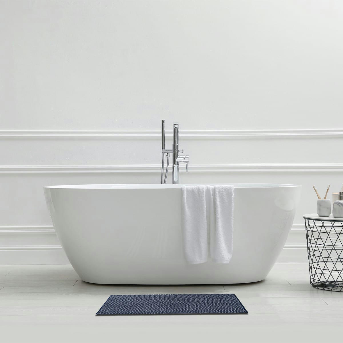 AQUA POOL - Tapis de bain en polyester uni bleu 50x80cm