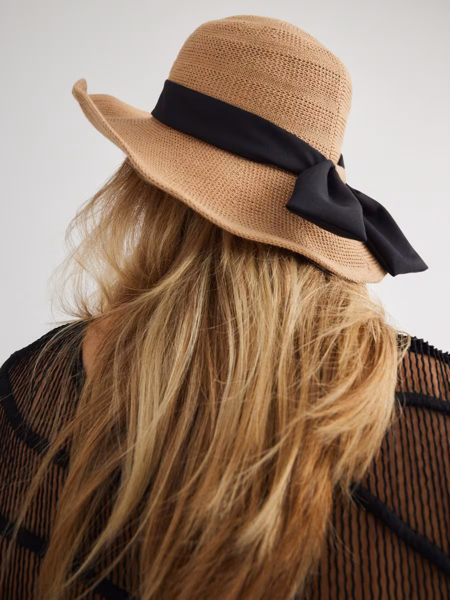 Woven Hat With Bow