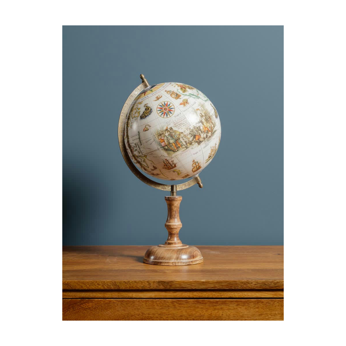 - Mappemonde illustrée fond beige sur pied bois clair