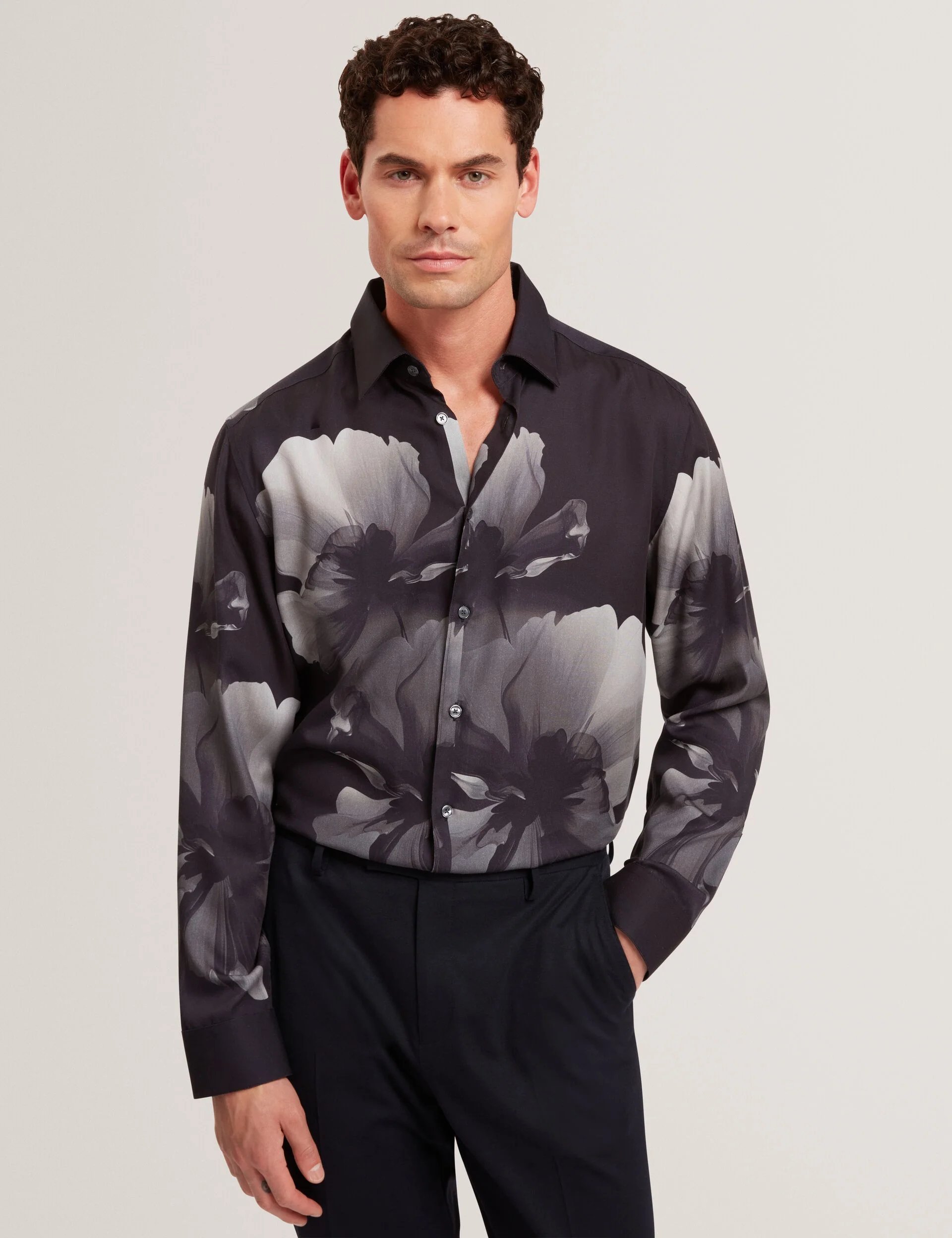 AMUND | BLACK