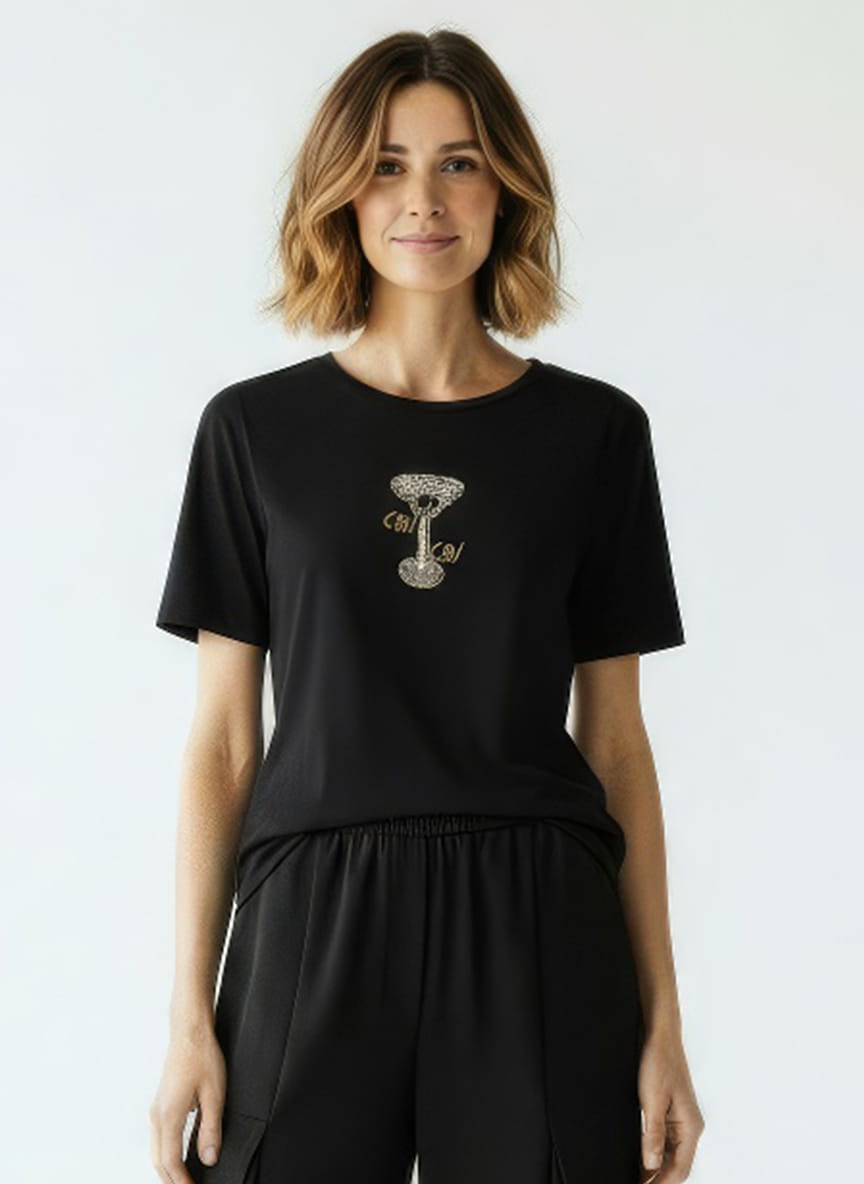 T-Shirt mit Perlenaplikation