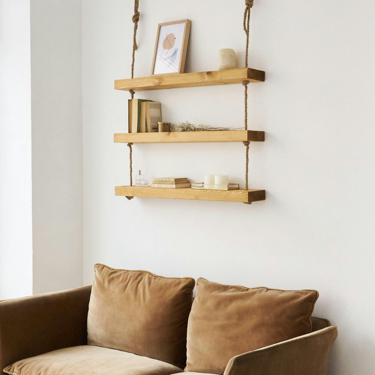 MAKEMBA - Etagère suspendue en bois de couleur naturelle 3 étages 100 cm