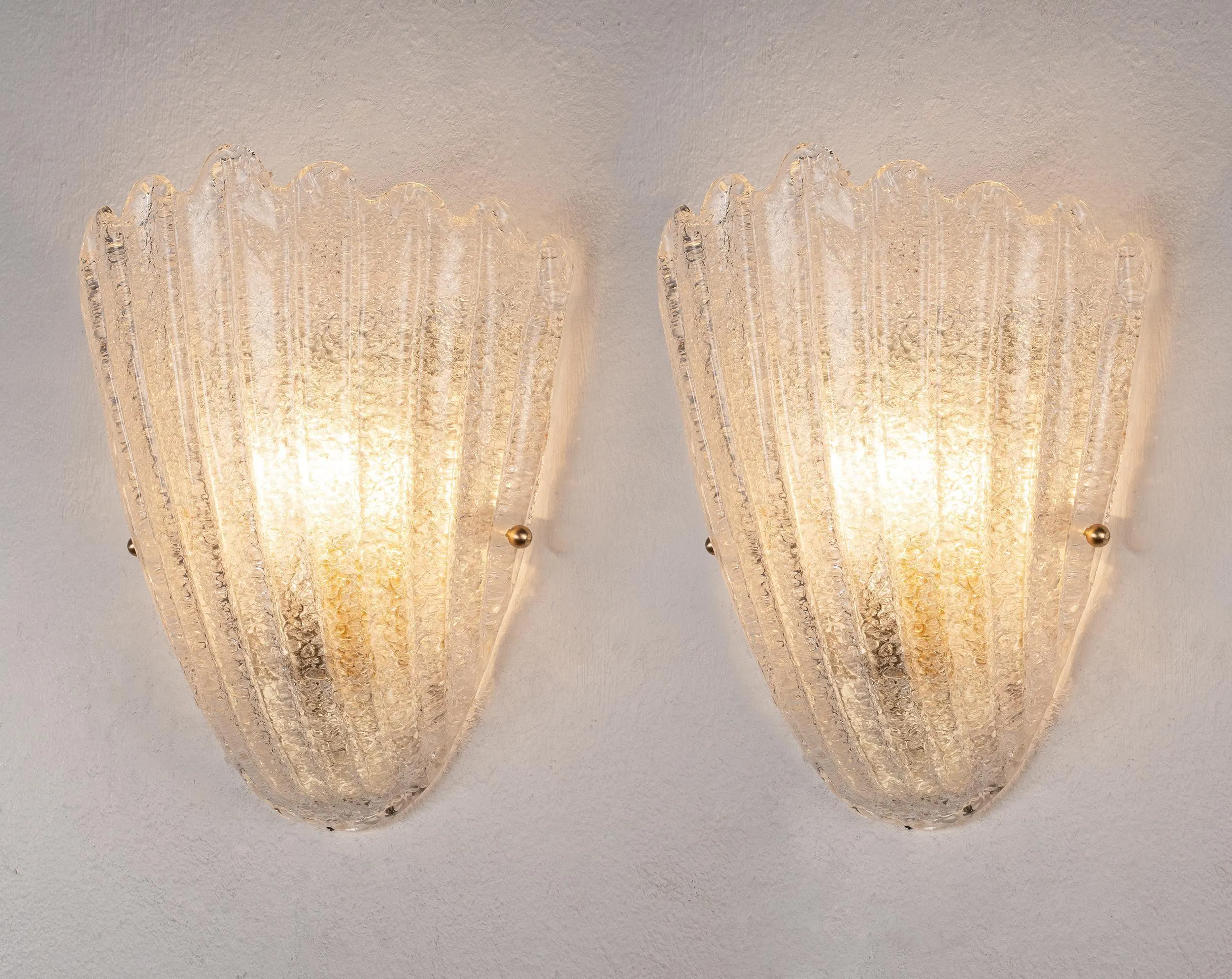 Wall light fixture scalloped Murano Glass set of 2, Clear Soft lighting, Italy