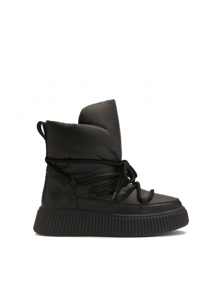 Warm leather and synthetic snow boots