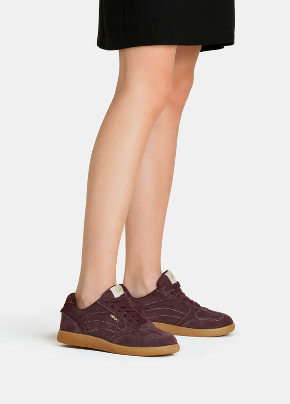 Sneakers in suede