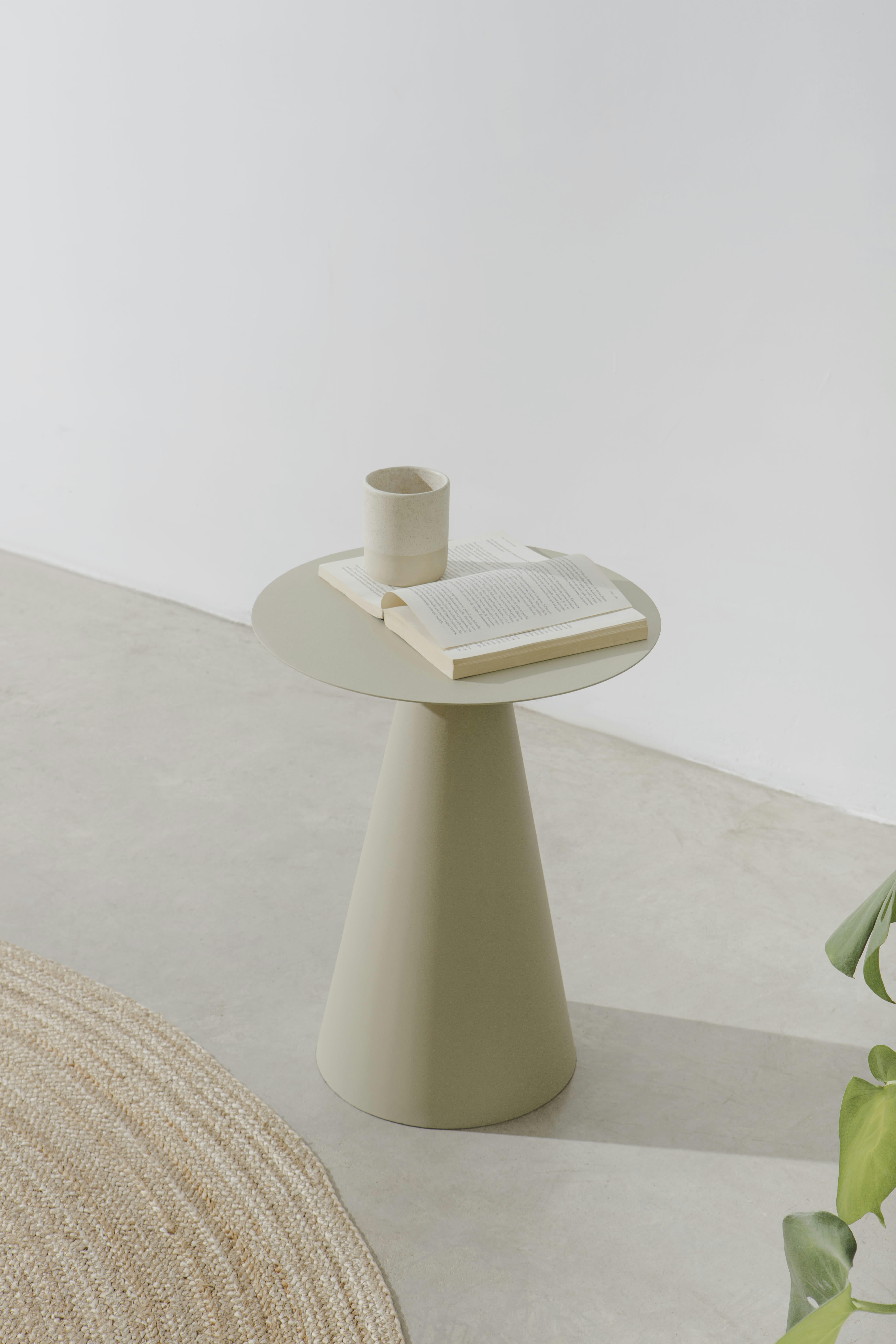 COLTRANE - Table d'appoint en métal avec finition texturée Beige