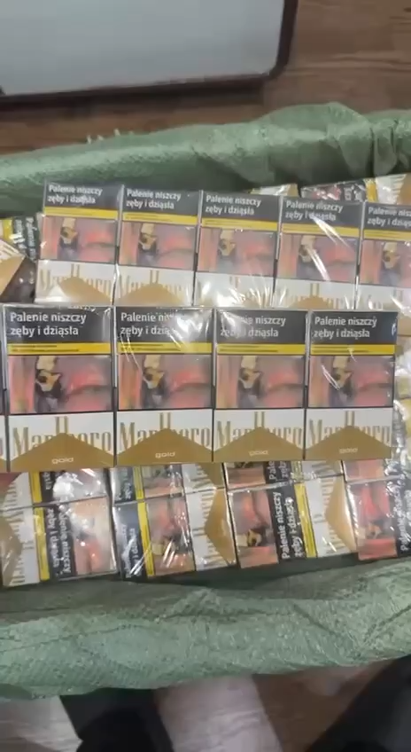 Marlboro Poland 20s Cigarettes x 10 Packs /1 Carton