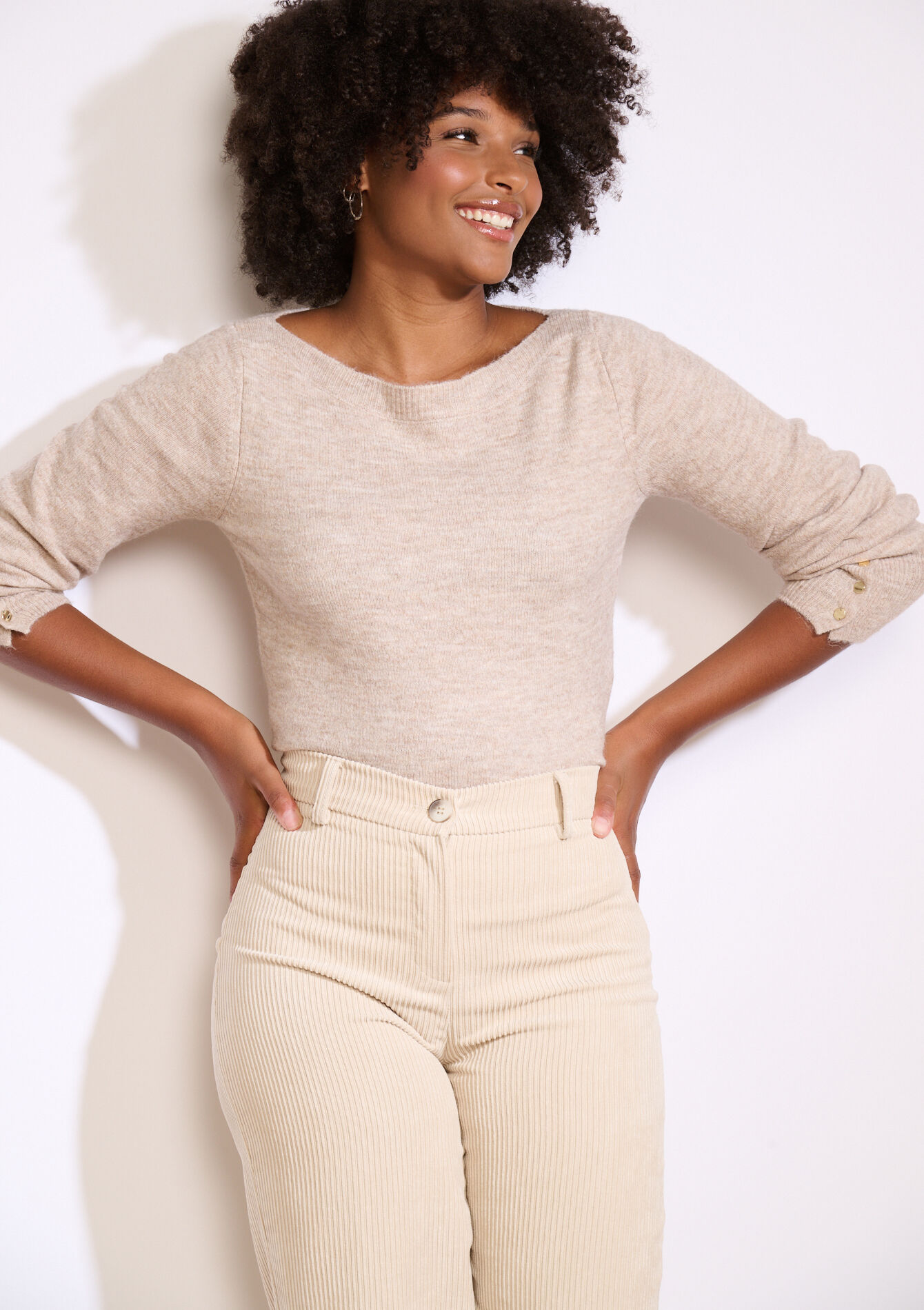 Trui met knopen op mouw