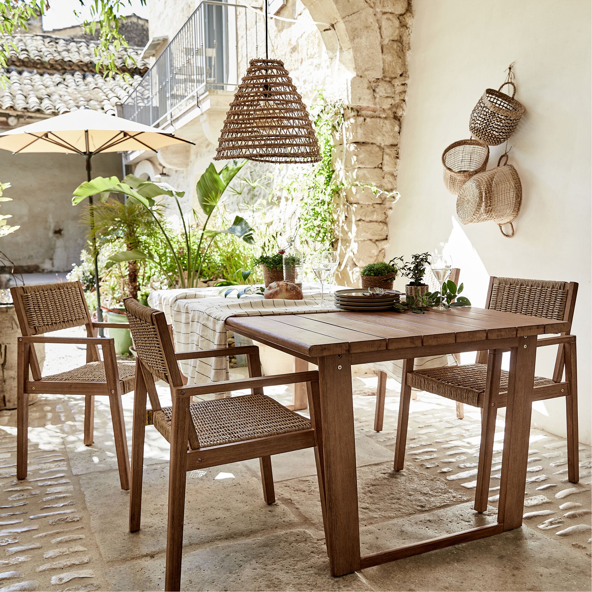 CHICOULA - Chaise de jardin avec accoudoirs en acacia - bois foncé