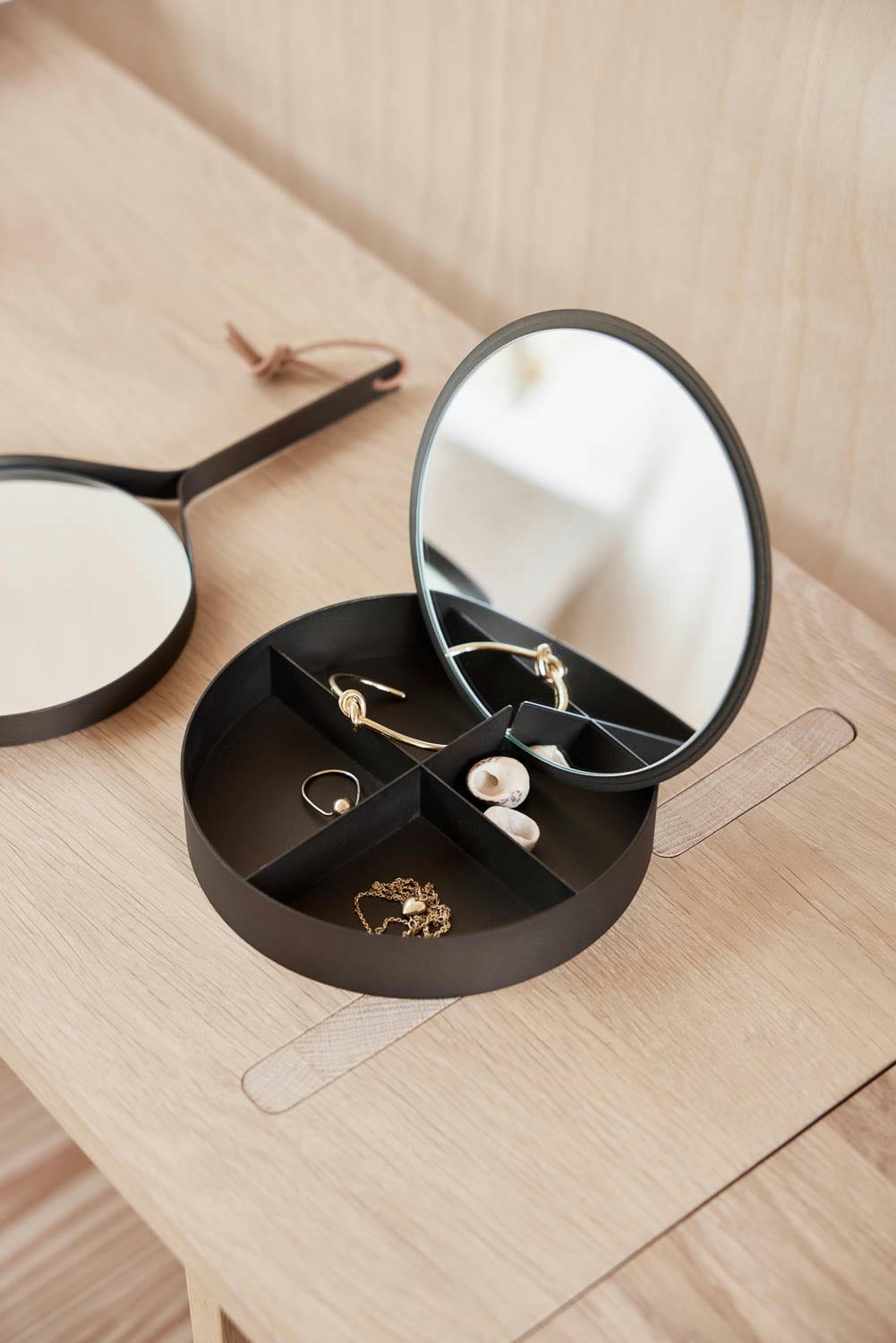 MIRA - Boite noir en acier inoxydable Ø15,6xH3,2cm