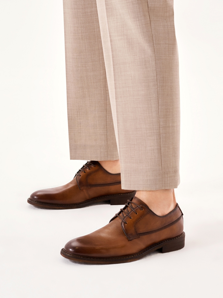 Elegant shoes with shaded upper