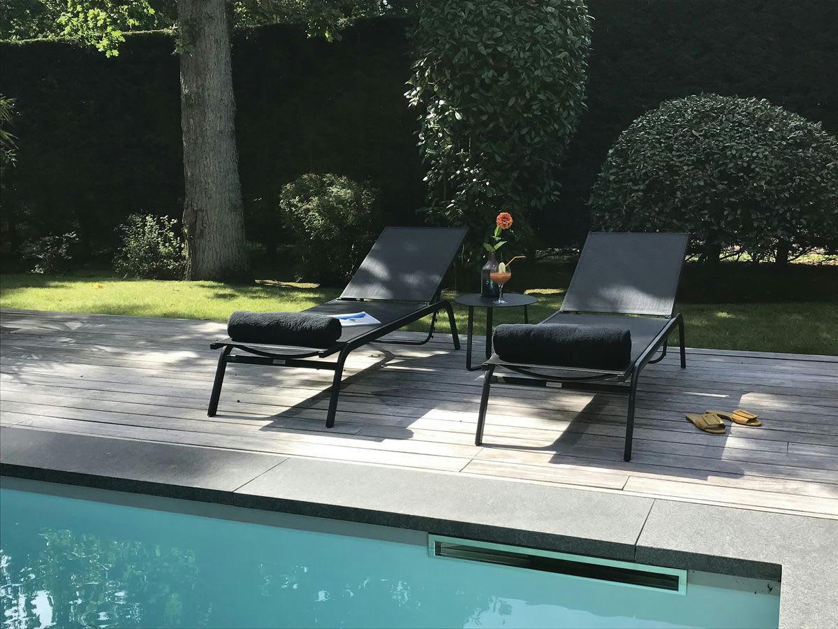 WALLIS - Bout de canapé en aluminium noir