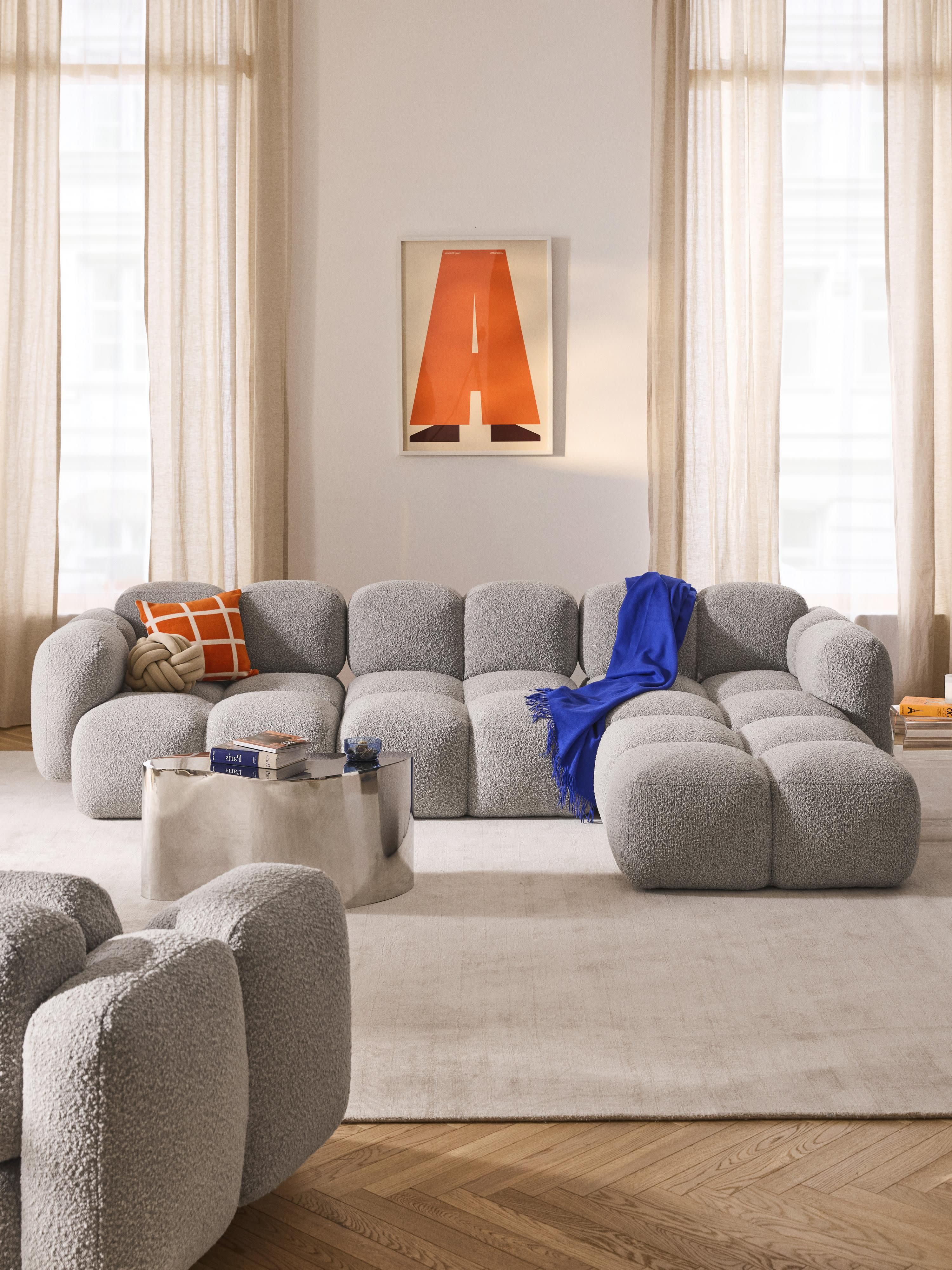 Modulares Sofa Tayla (4-Sitzer) aus Bouclé mit Hocker (links/rechts)