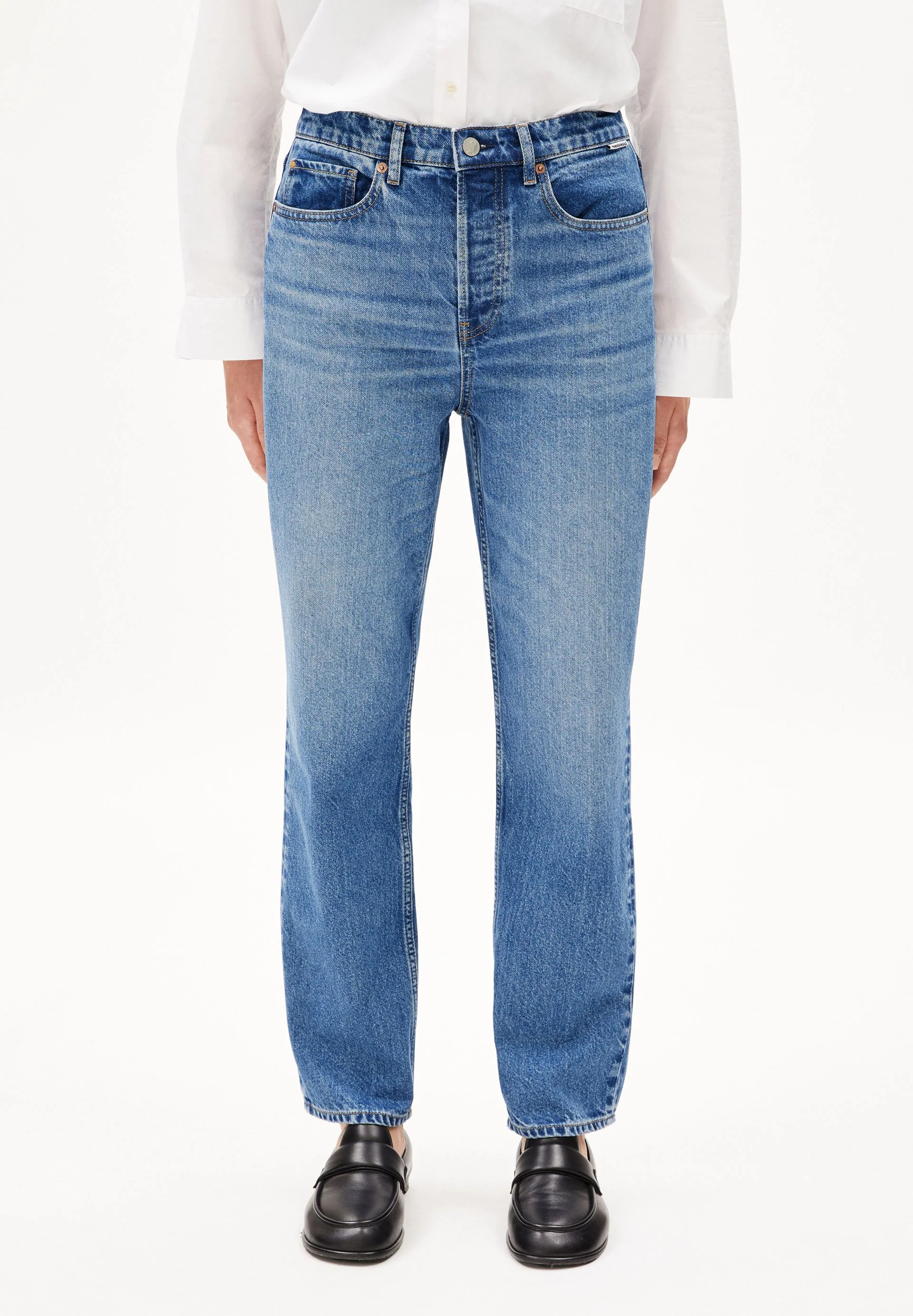 AAIKALA HIGH STRAIGHT JEANS