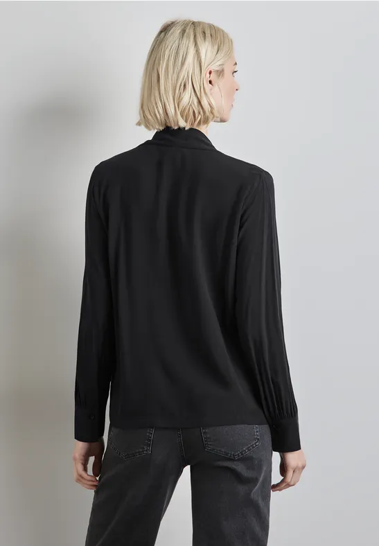 Bluse mit Schleife