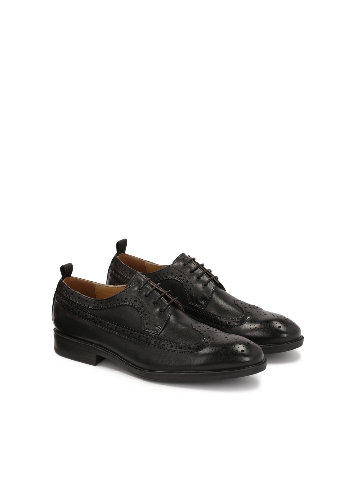 Casual men's shoes with brogue decoration
