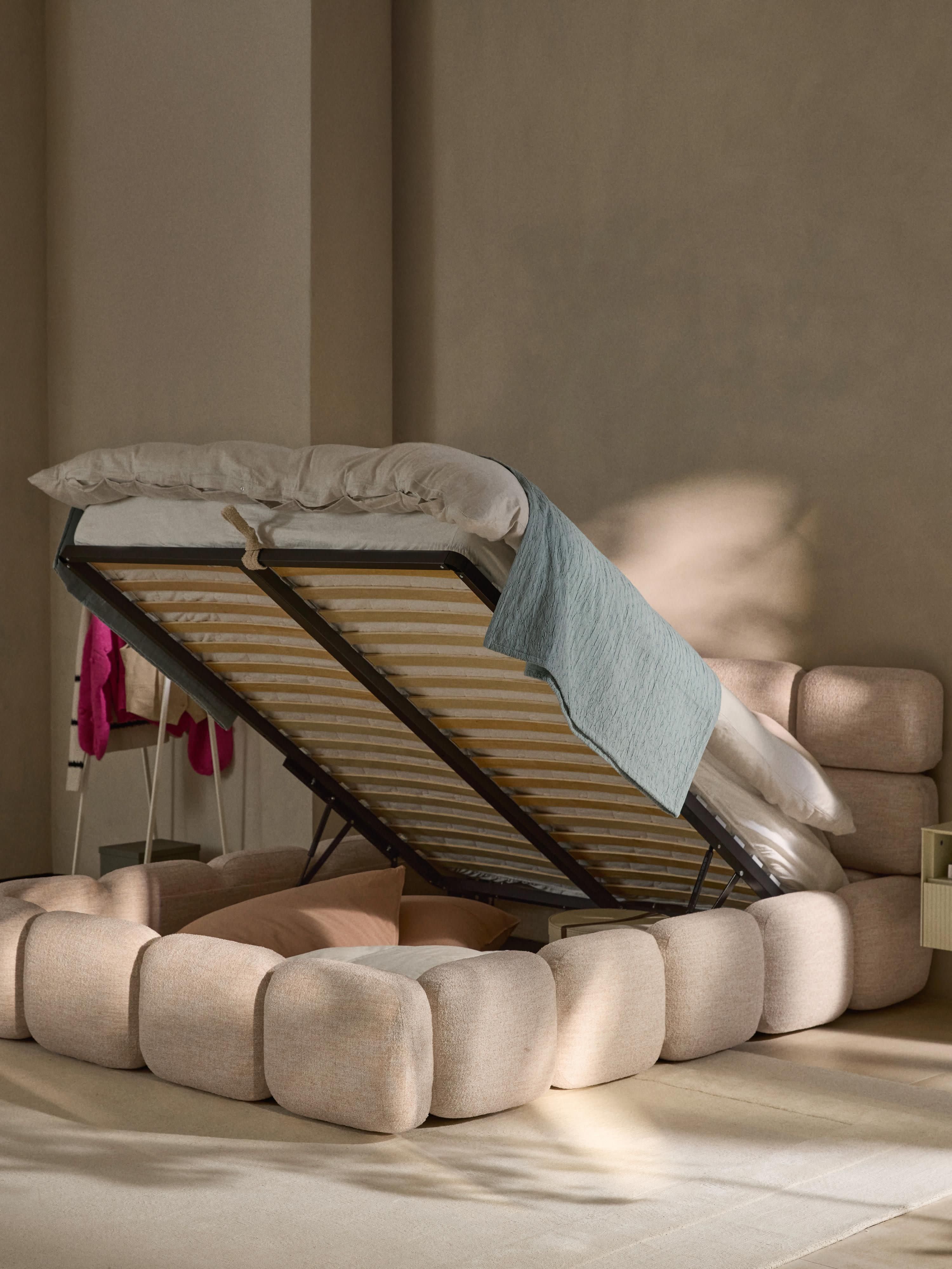 Polsterbett Tayla aus Bouclé mit Stauraum