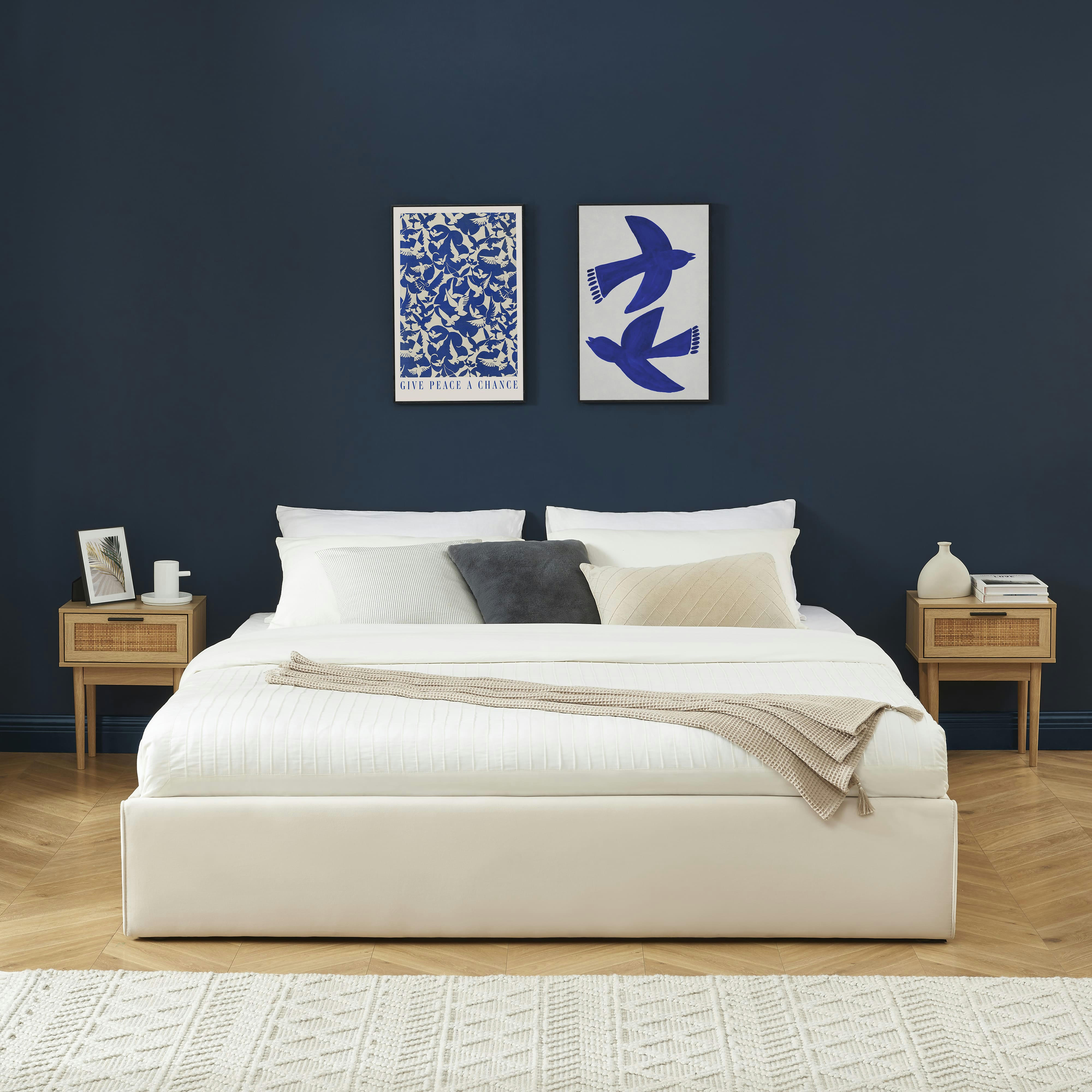 SAKURA - Lit coffre  velours beige crème 180x200 sommier inclus