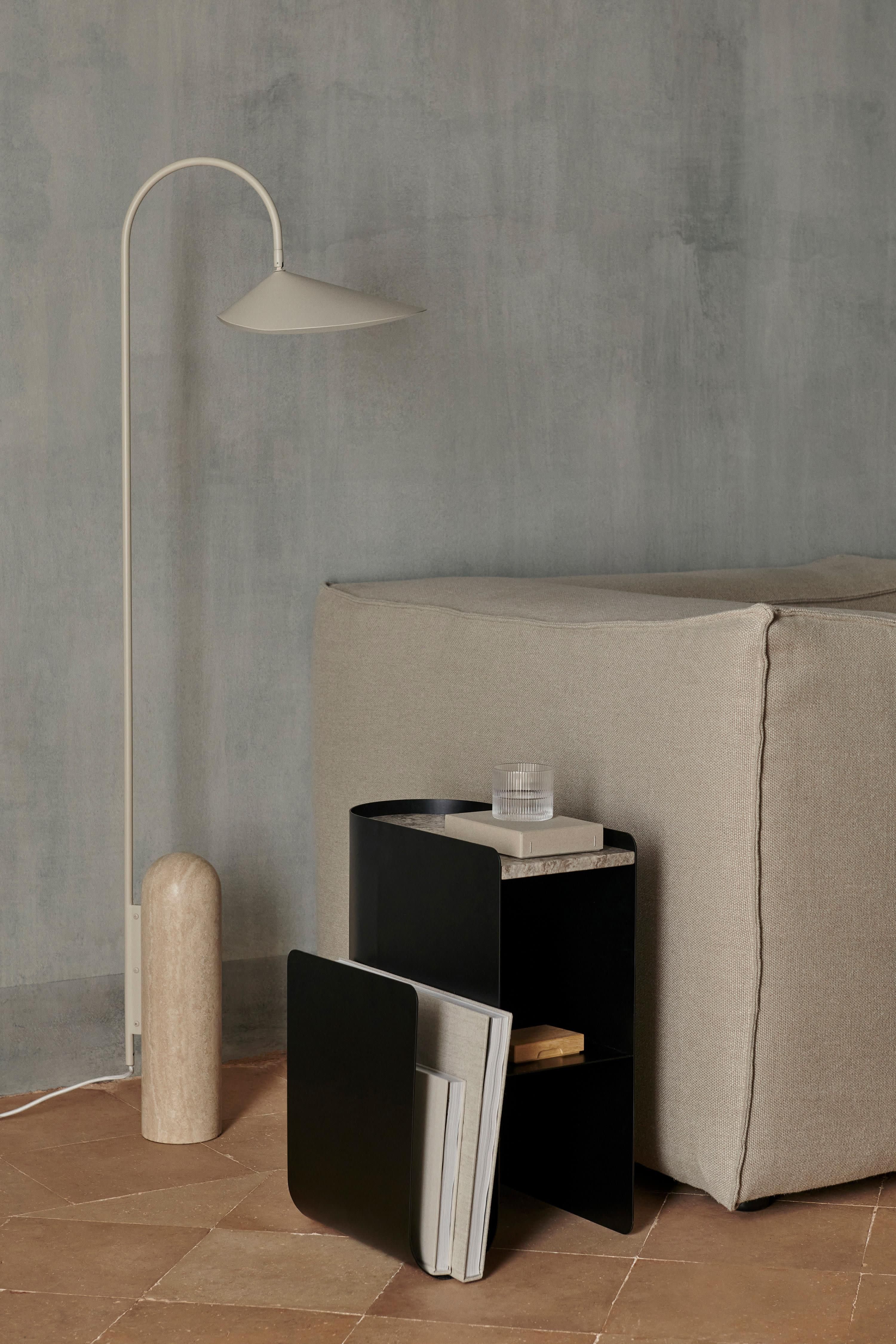 Stehlampe Arum mit Travertinfuß, verstellbar
