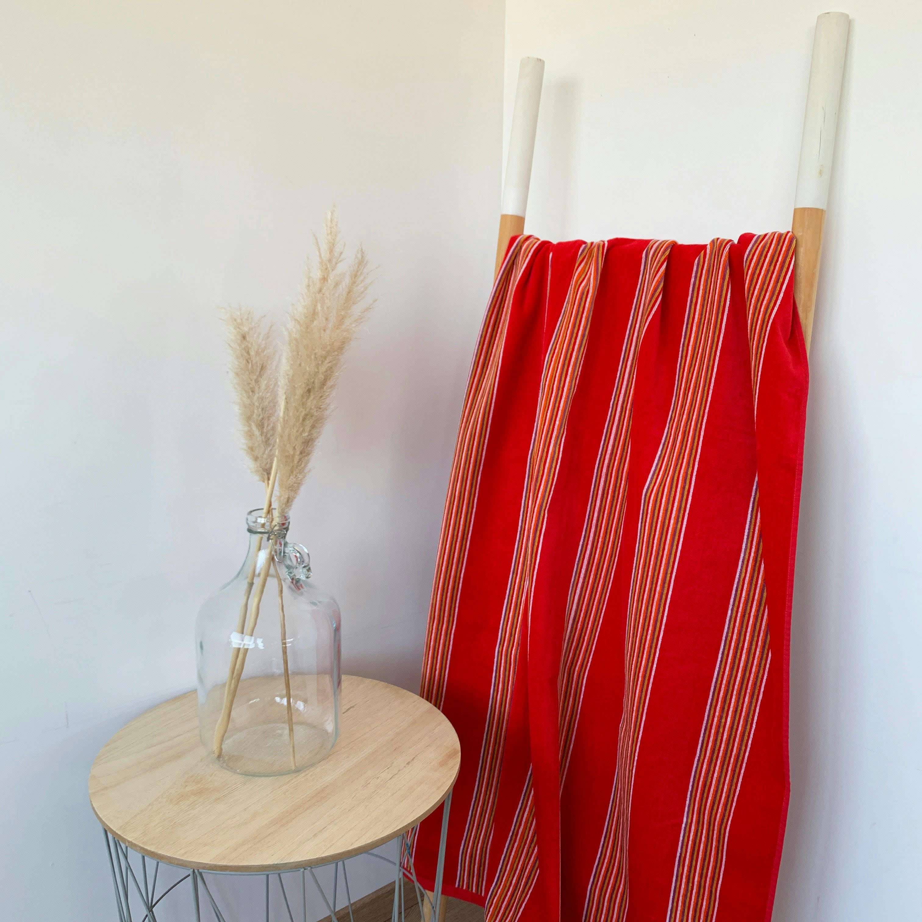 RAYURES - Serviette de plage éponge velours Milonga rouge 90x170 400g/m²