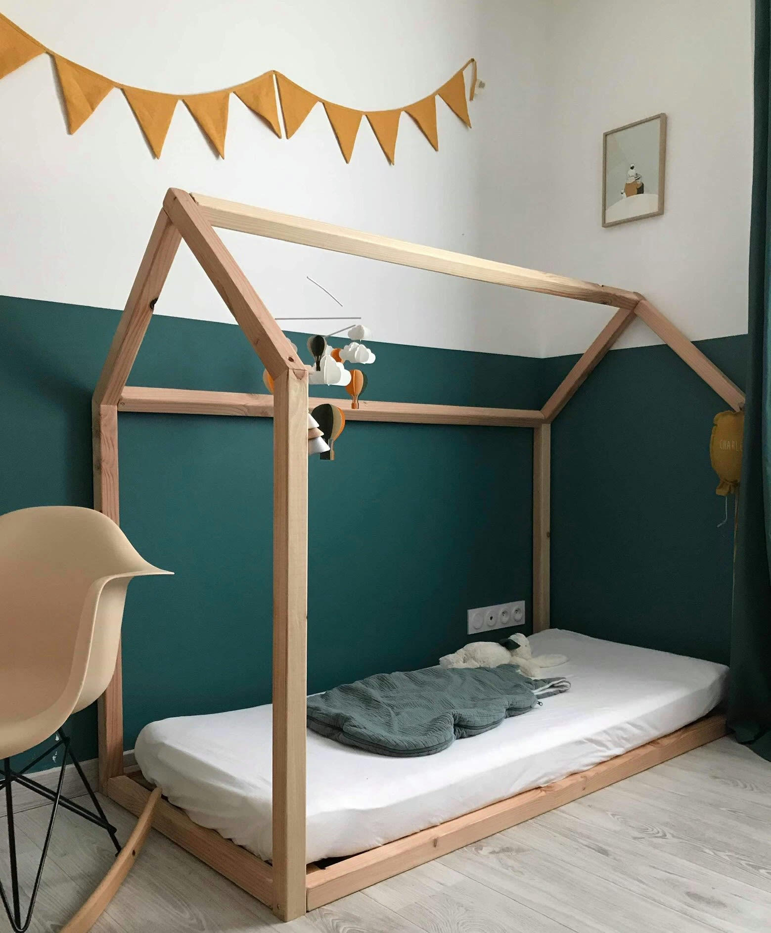 - Lit cabane enfant 70x160 en hêtre massif