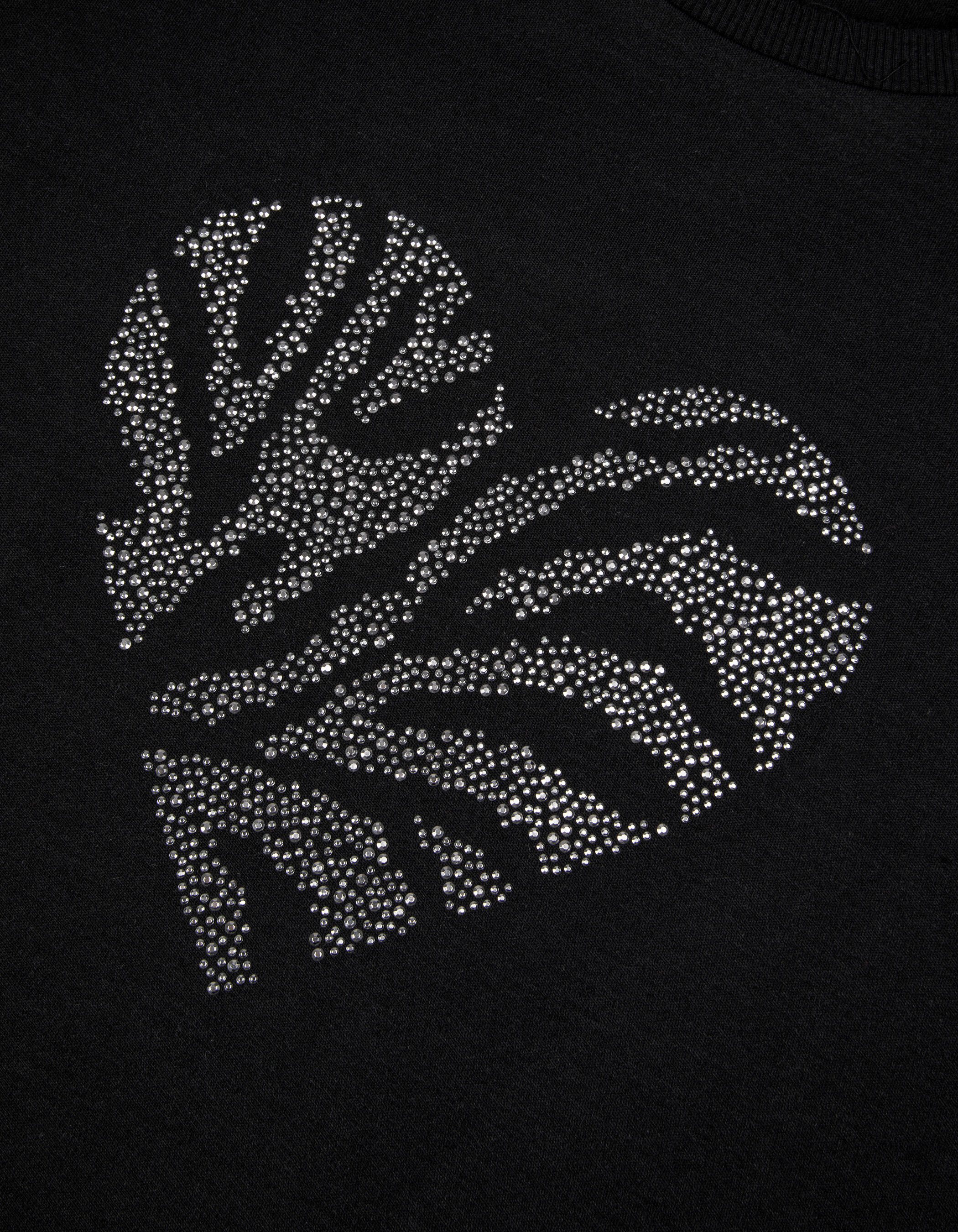 Tee-shirt manches courtes noir motif cœur clouté Femme