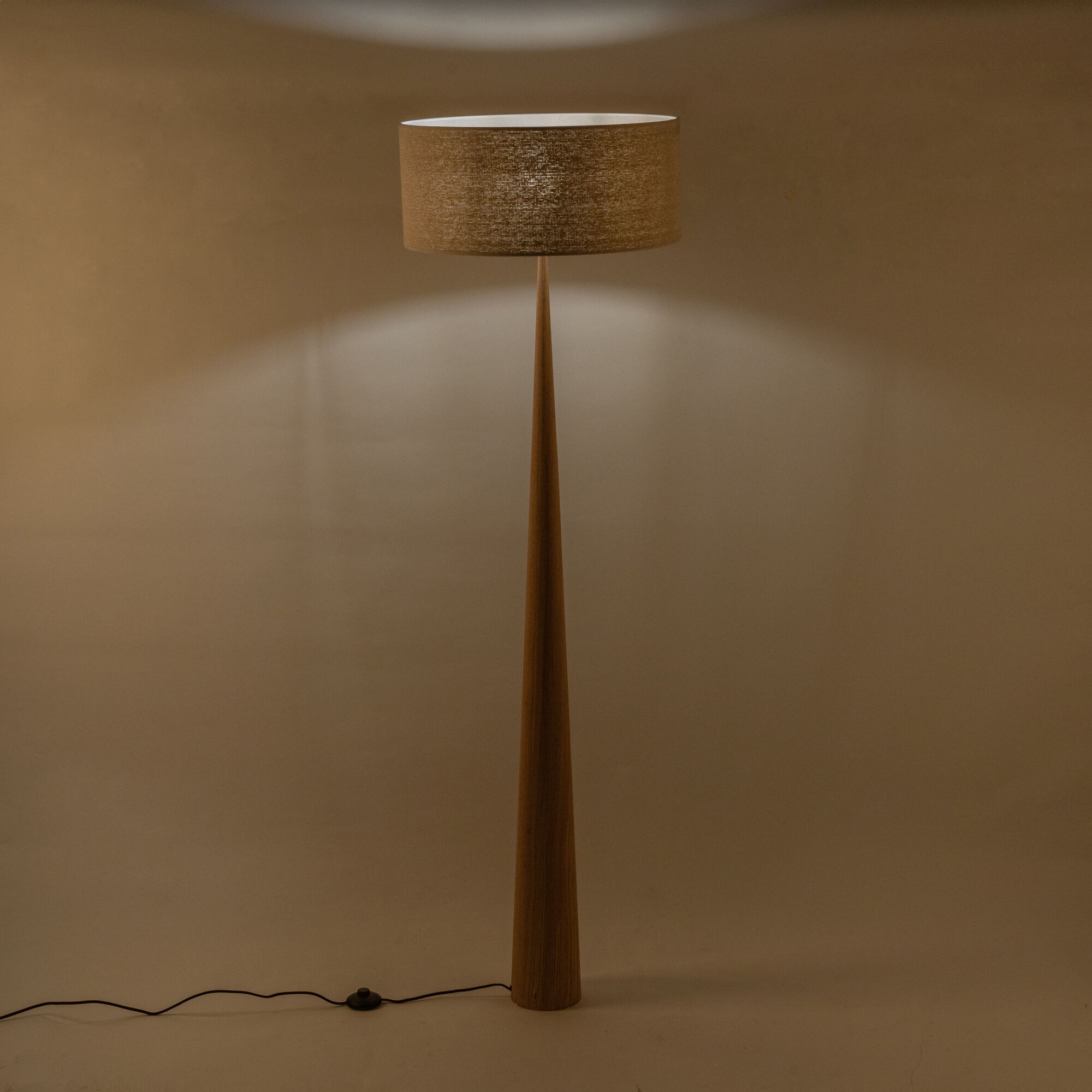 KONE - Lampadaire en métal effet bois clair et jute - beige D50cm