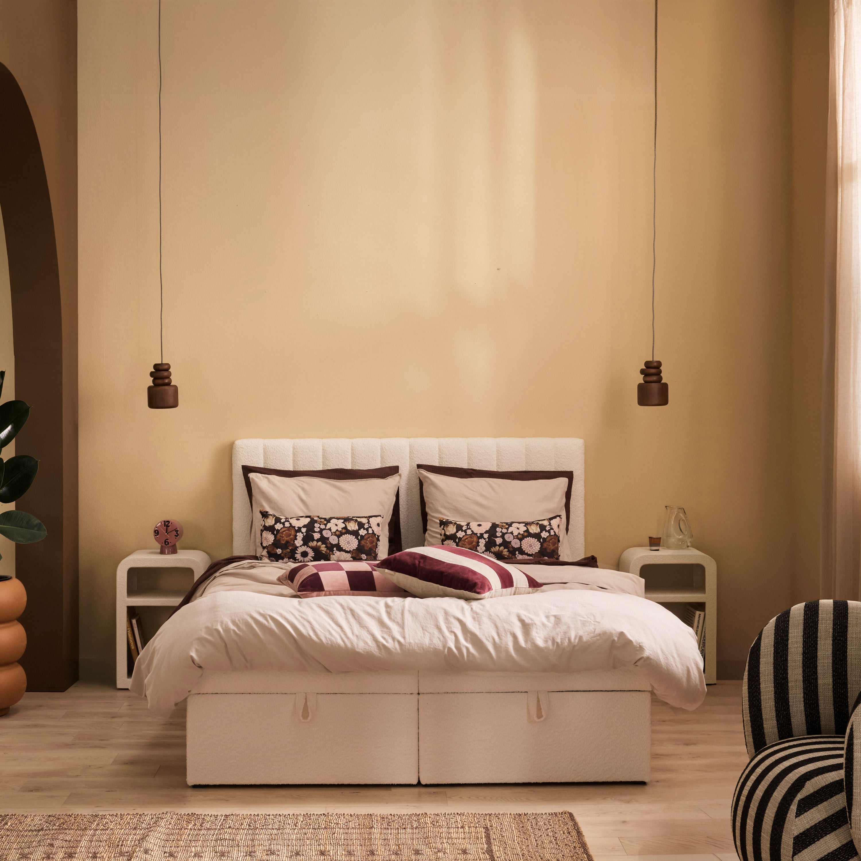 by fonQ Leon Boxspring met Relaxfunctie 160 x 200 cm - Bouclé / Ivoor