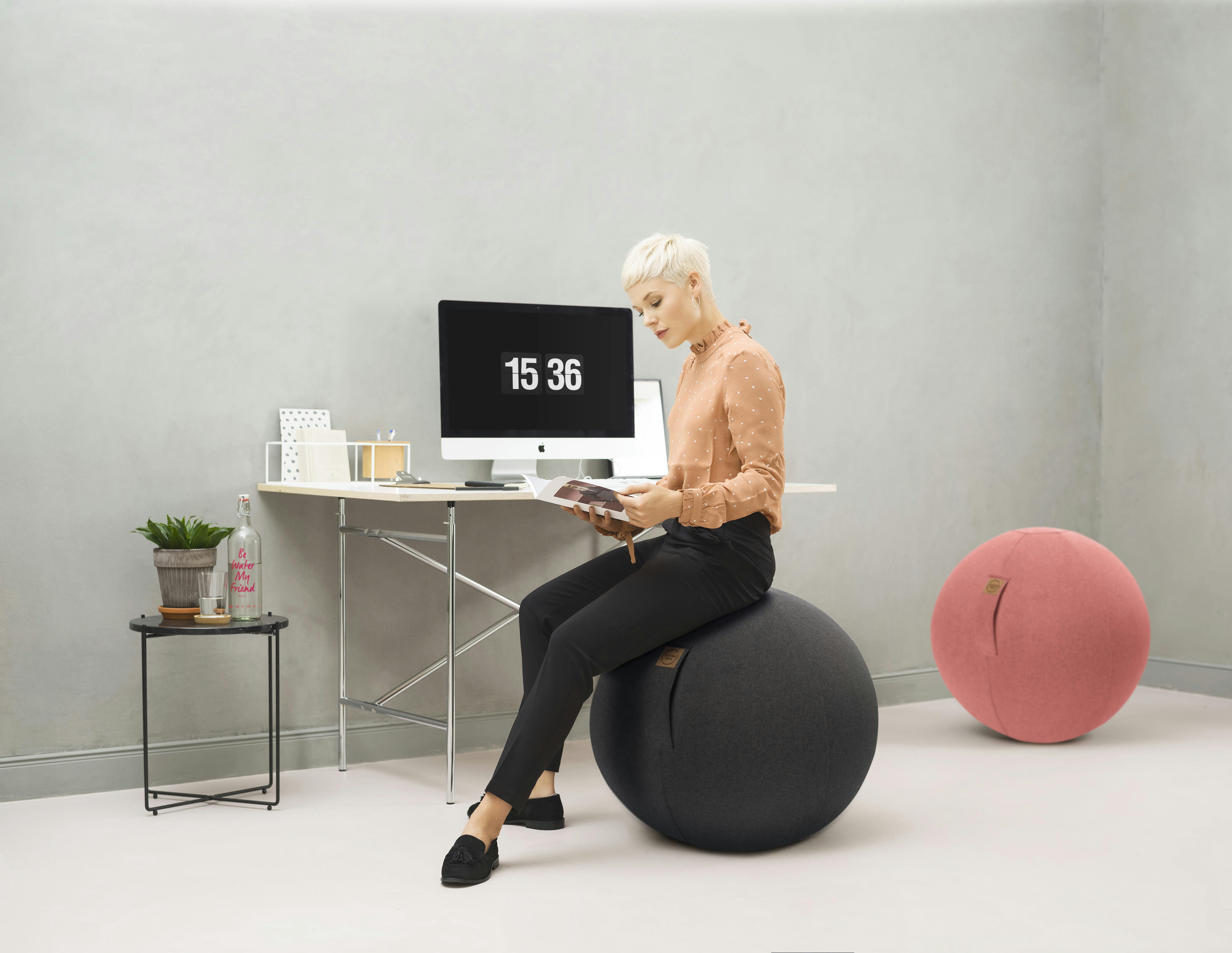 FELT - Balle d'assise aspect feutrine anthracite avec poignée polyes. D65