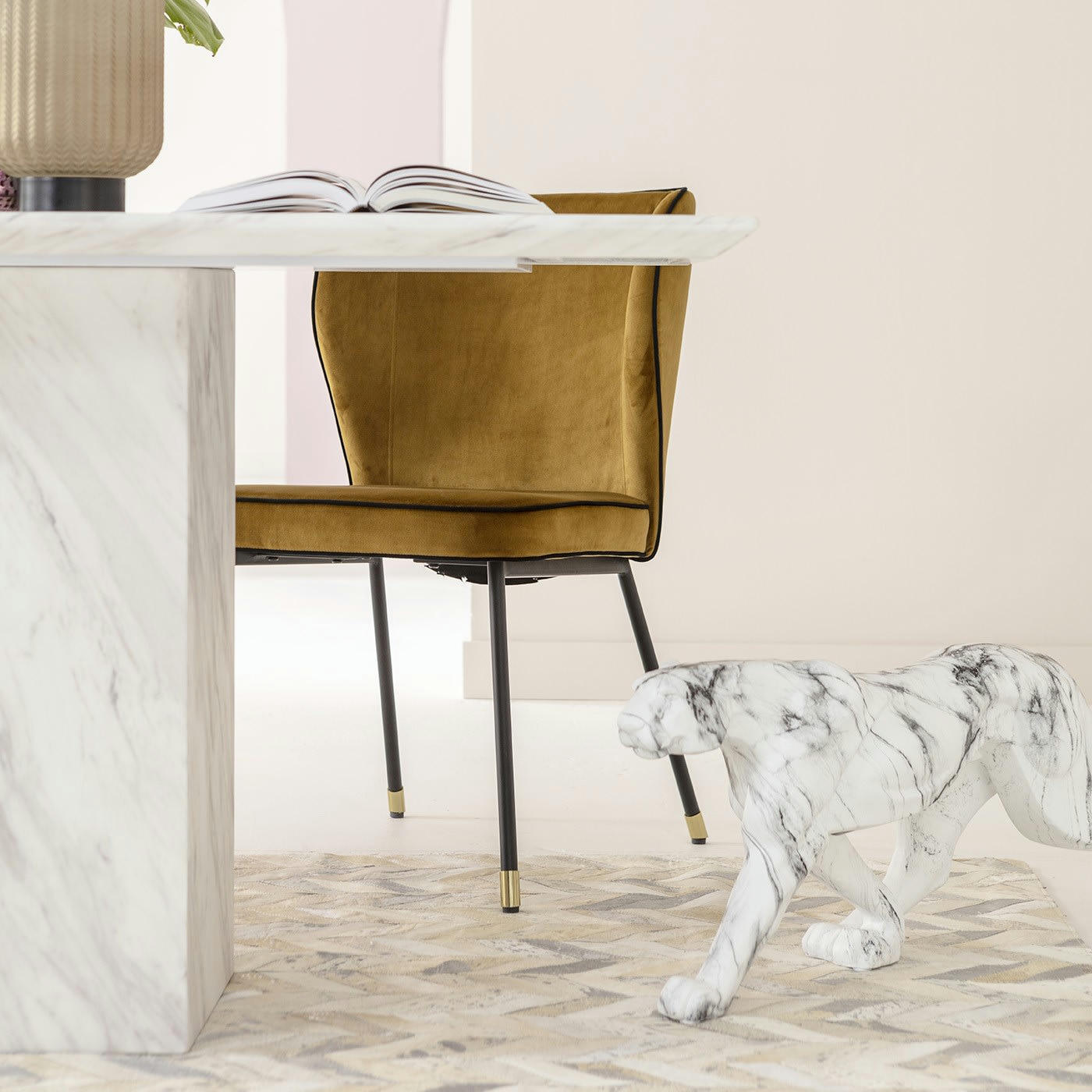 LEOPARD MARBLE - Statue léopard en fibre de verre effet marbre L95xH34