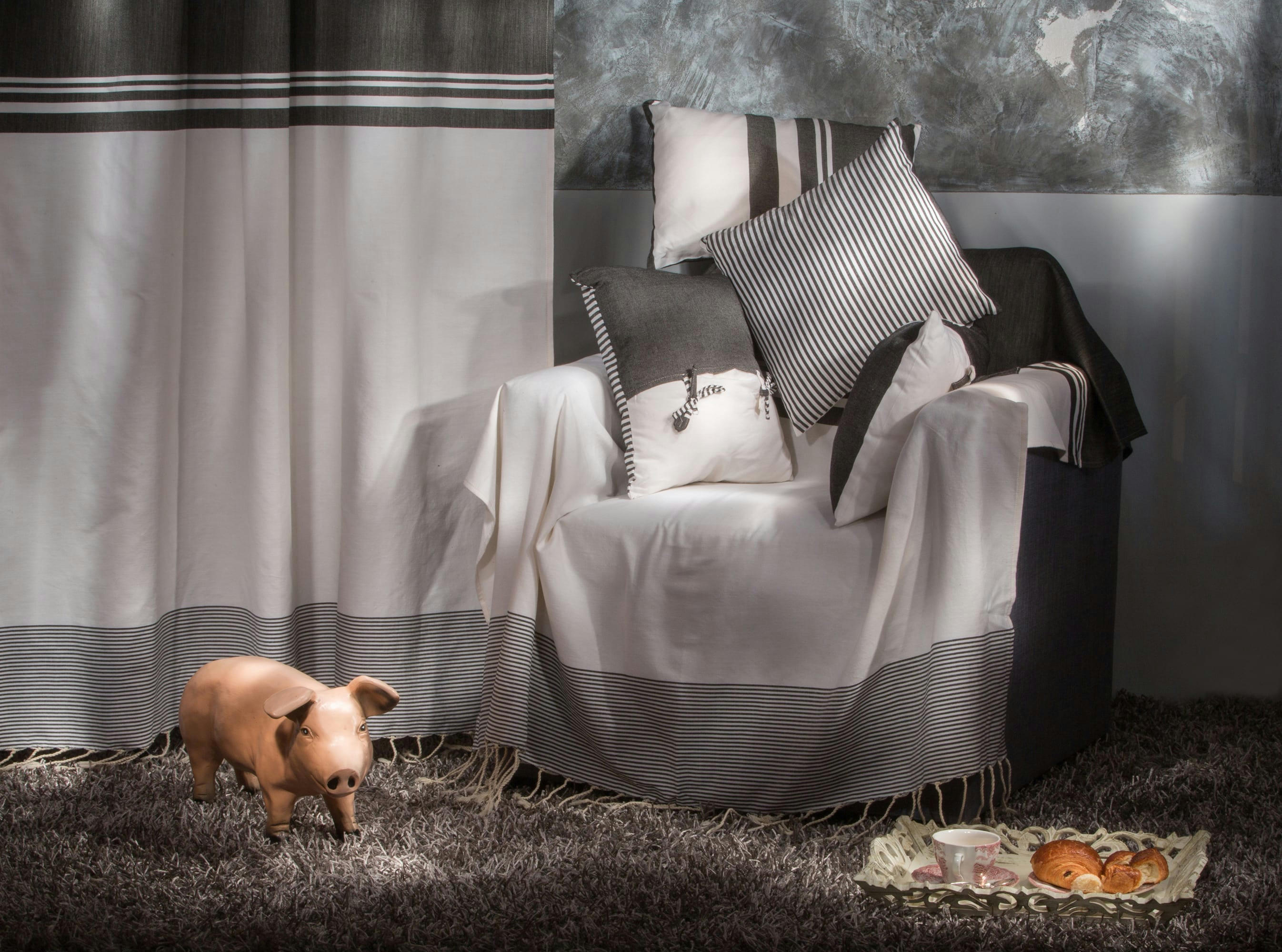 TANGER - Jeté de fauteuil 100% coton rayures noir et blanc 200 x 200