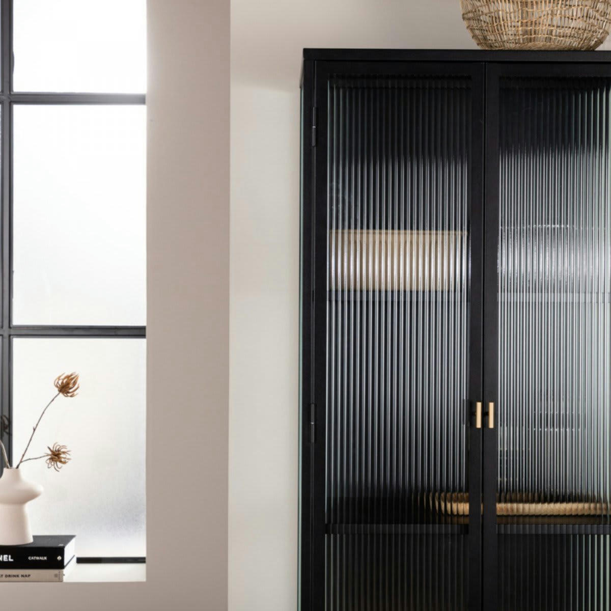 GARRY - Buffet moderne en métal noir et portes vitrées