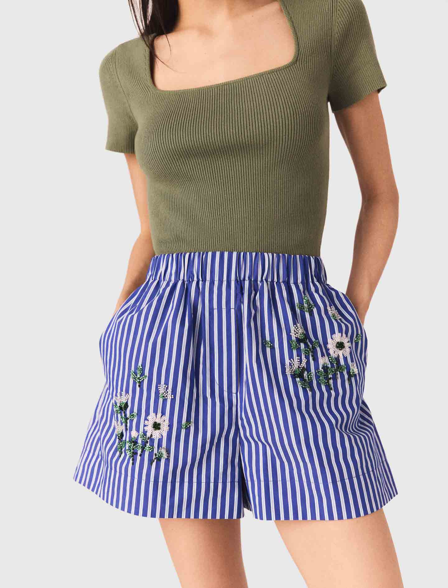Short rayé en coton brodé