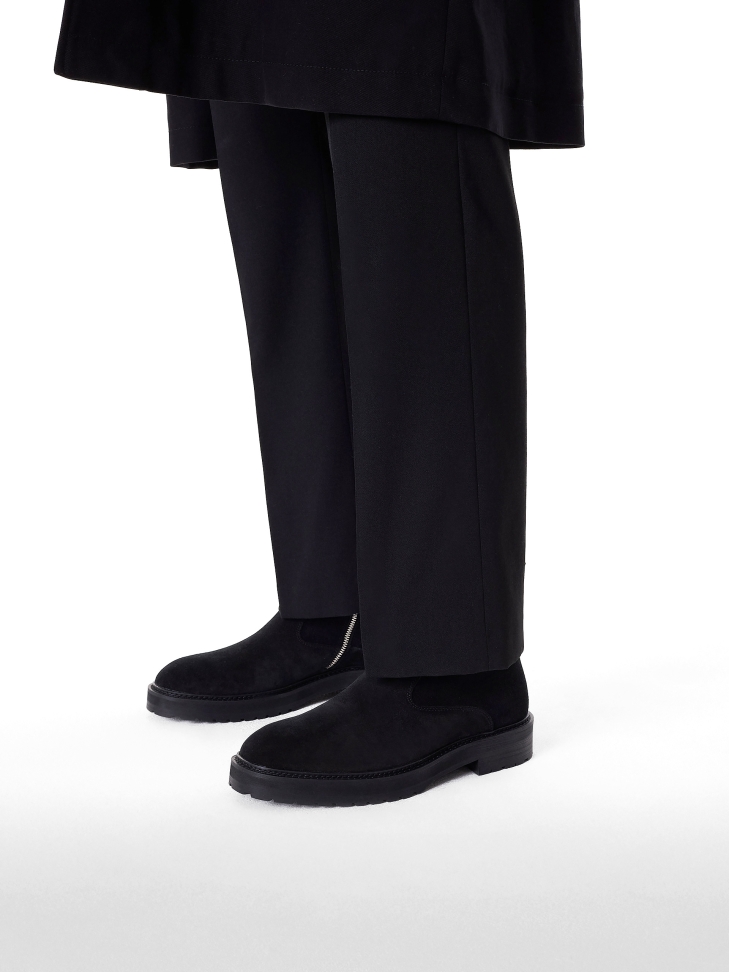 Men's suede boots in black color