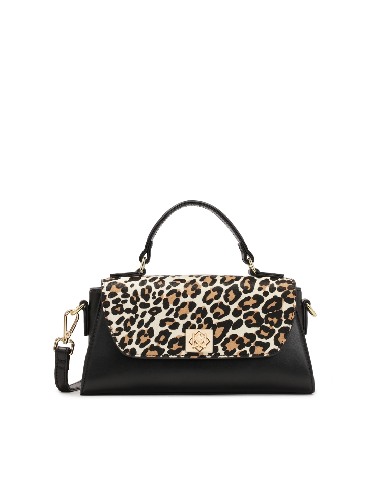 Elegant handbag decorated with leopard print