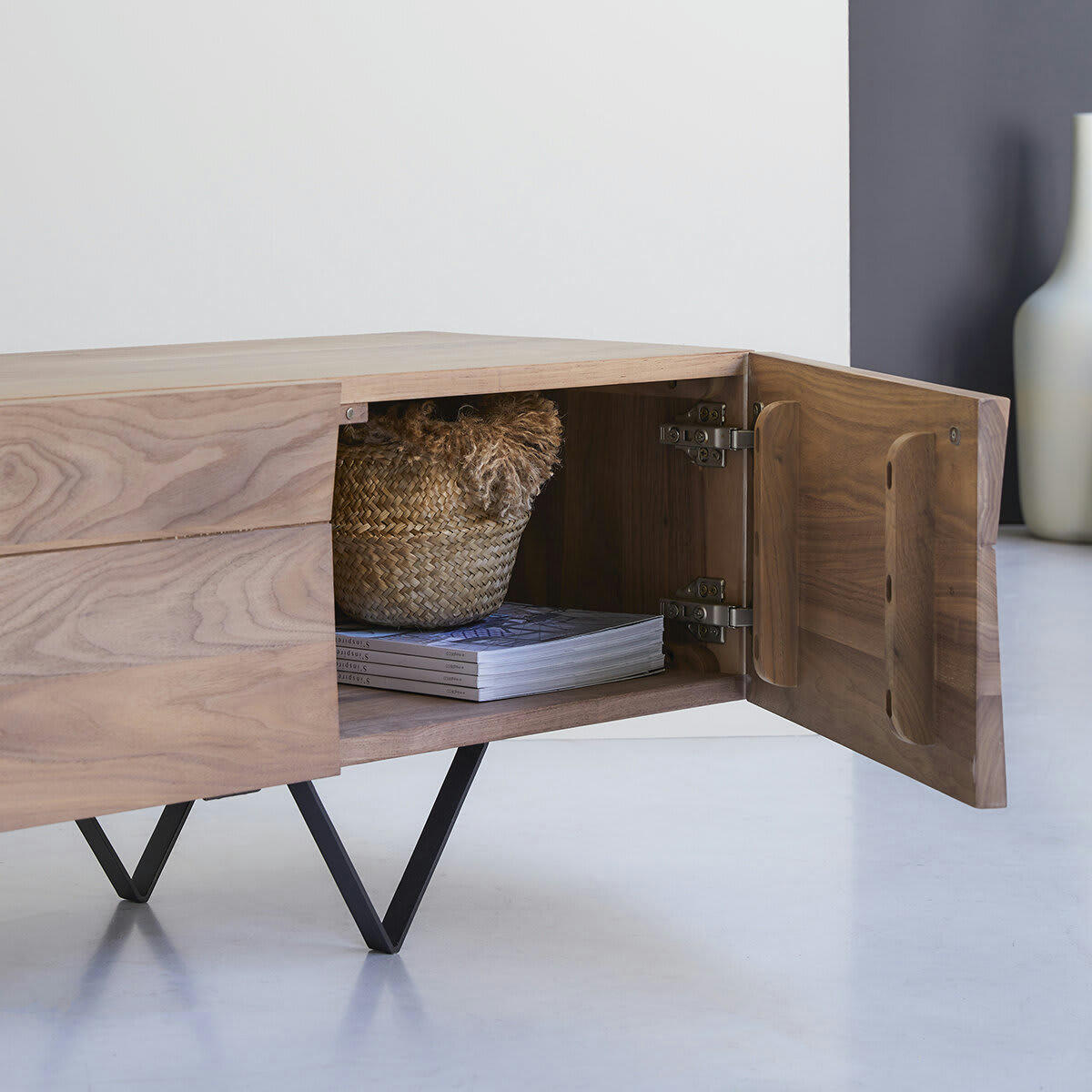 METRIC - Meuble TV en noyer massif 175 cm