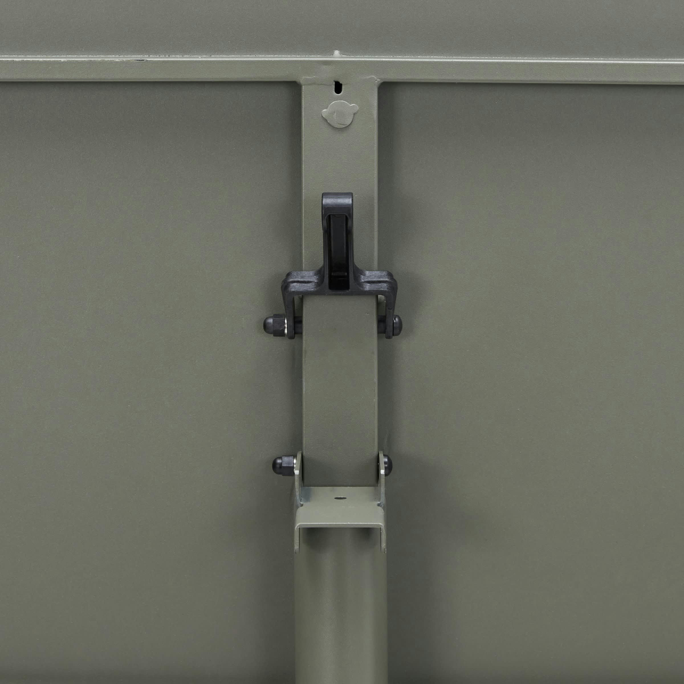 HELO - Table de repas ronde 3 places en métal vert