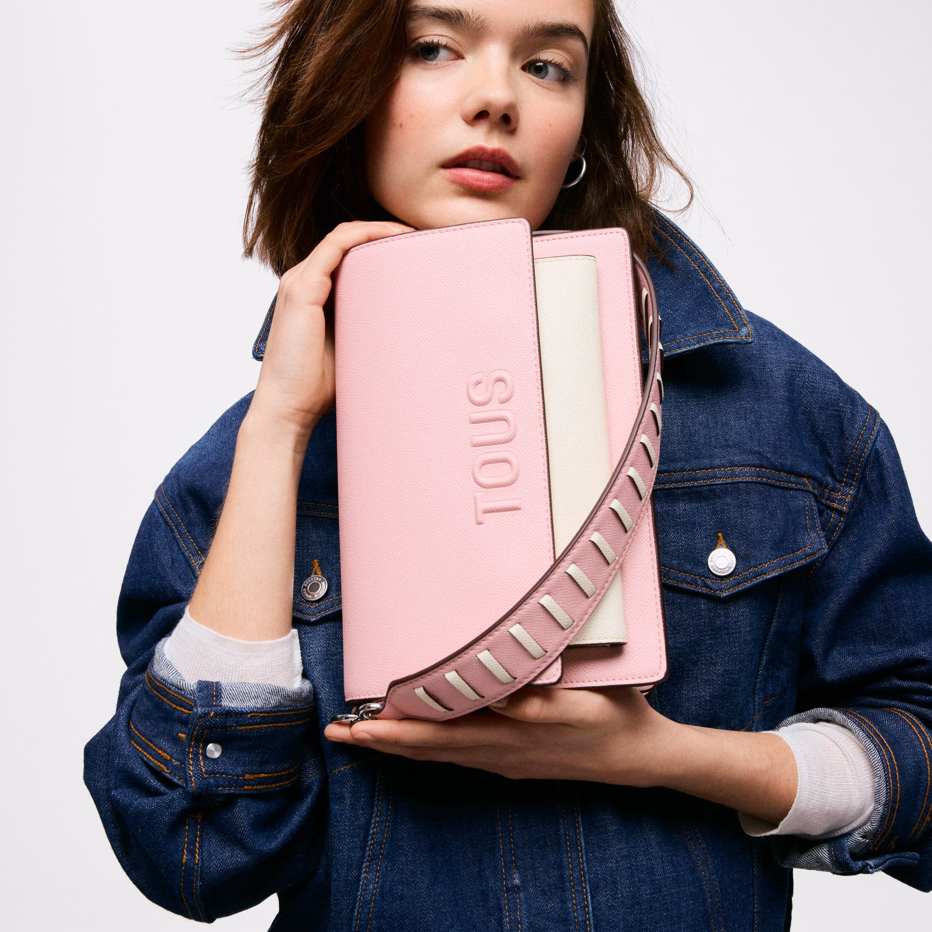 Bandolera mediana rosa empolvado Audree Saffiano
