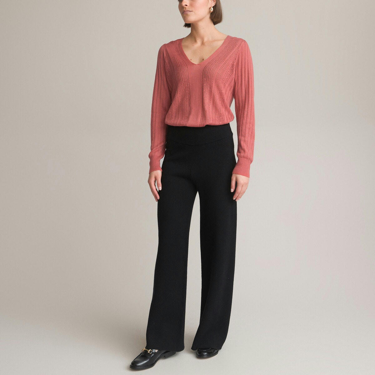 Pull col V, en fine maille ajourée