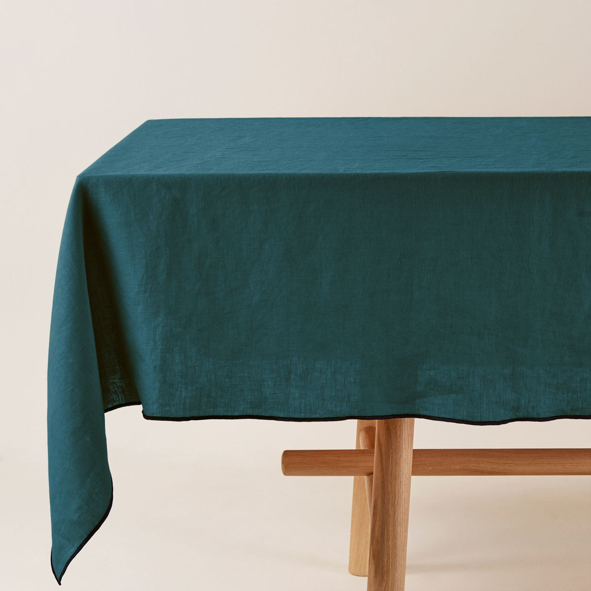 Madura Vierkant tafelkleed Carlina olie en zwarte hommels 170x170 cm