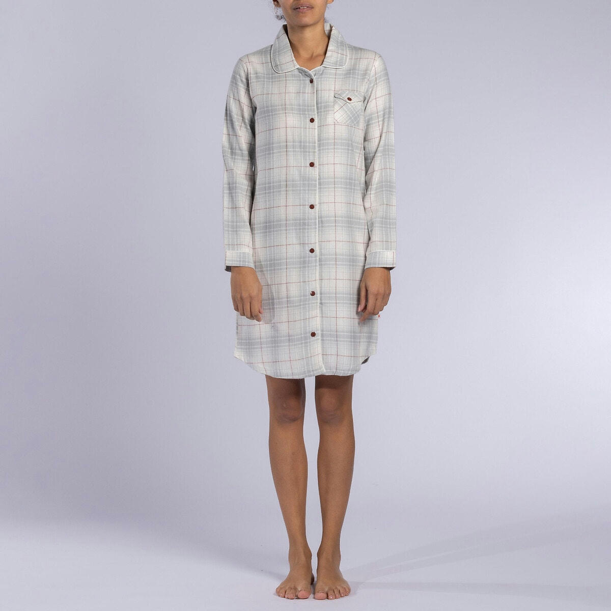 Chemise de nuit en flanelle, La Pause
