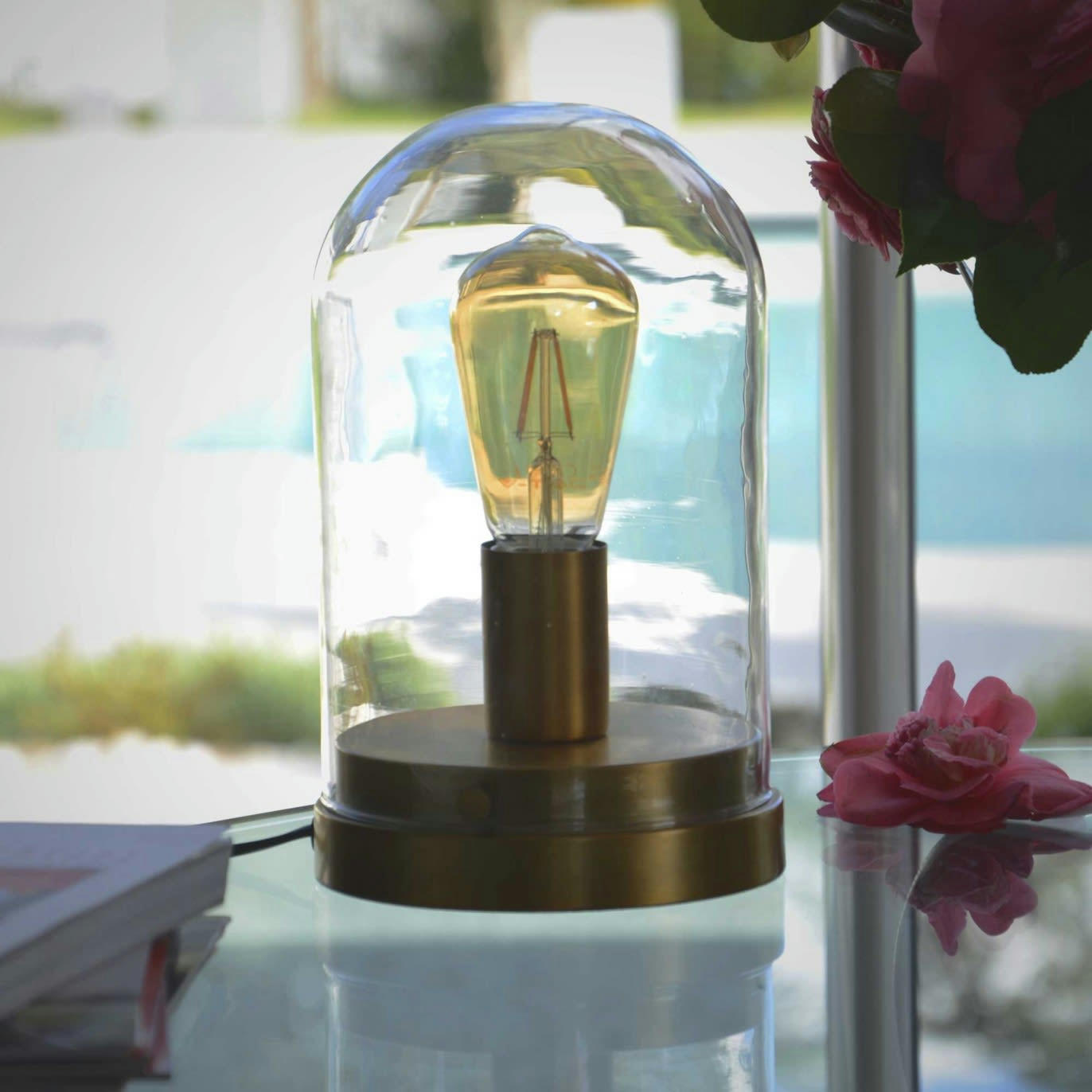 LIRTON - Lampe en verre transparent, base en métal doré