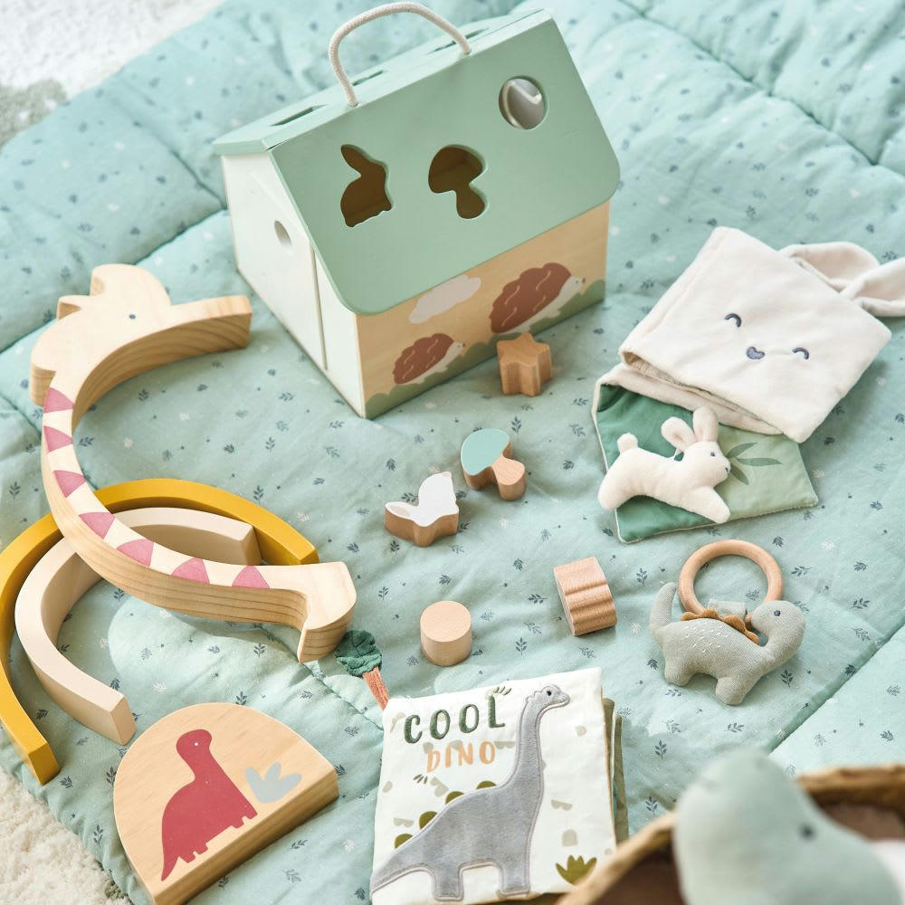 YUMA - Hochet dinosaure en bois de hêtre et coton biologique vert kaki