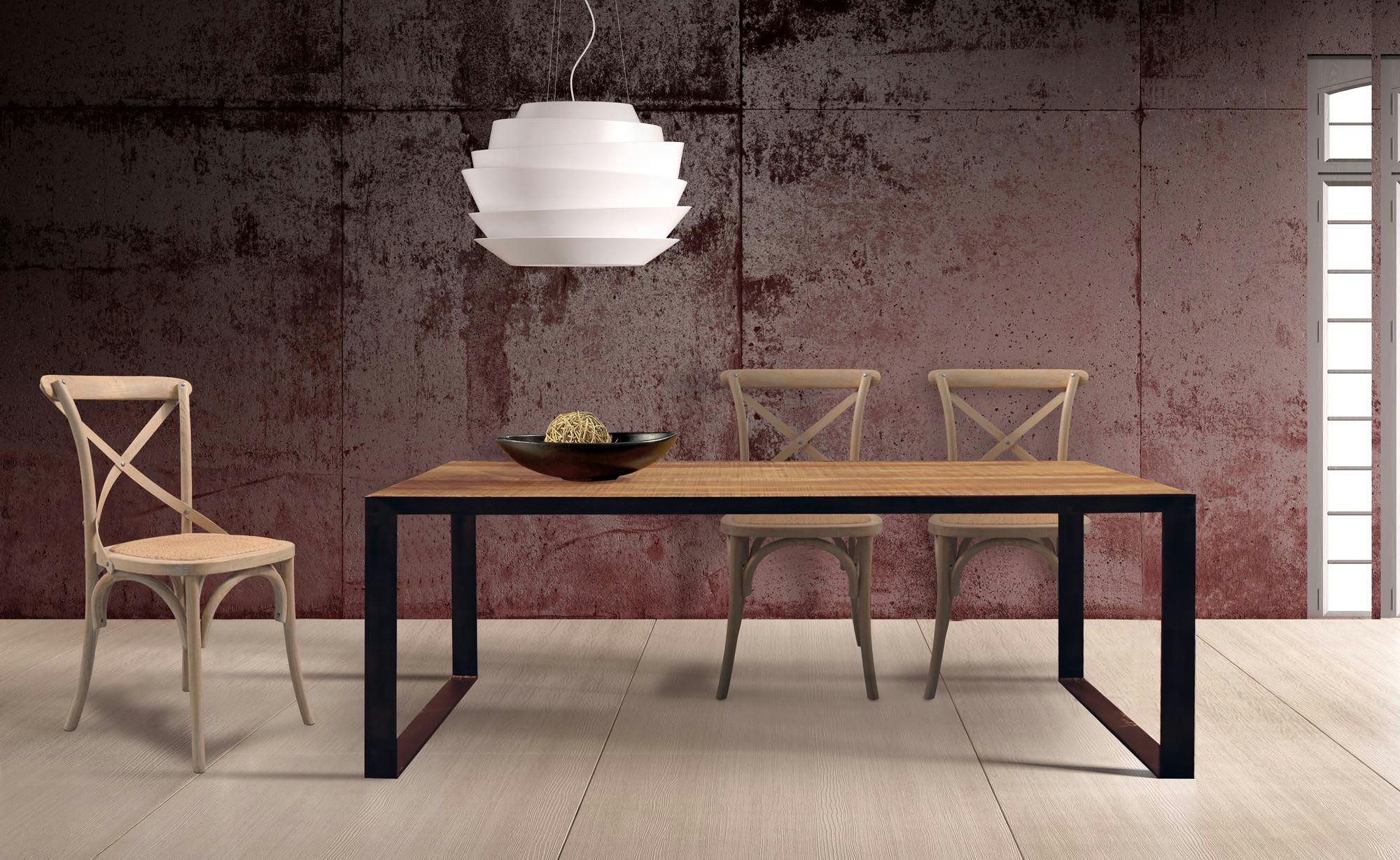 - Table en métal et acacia naturel et noir