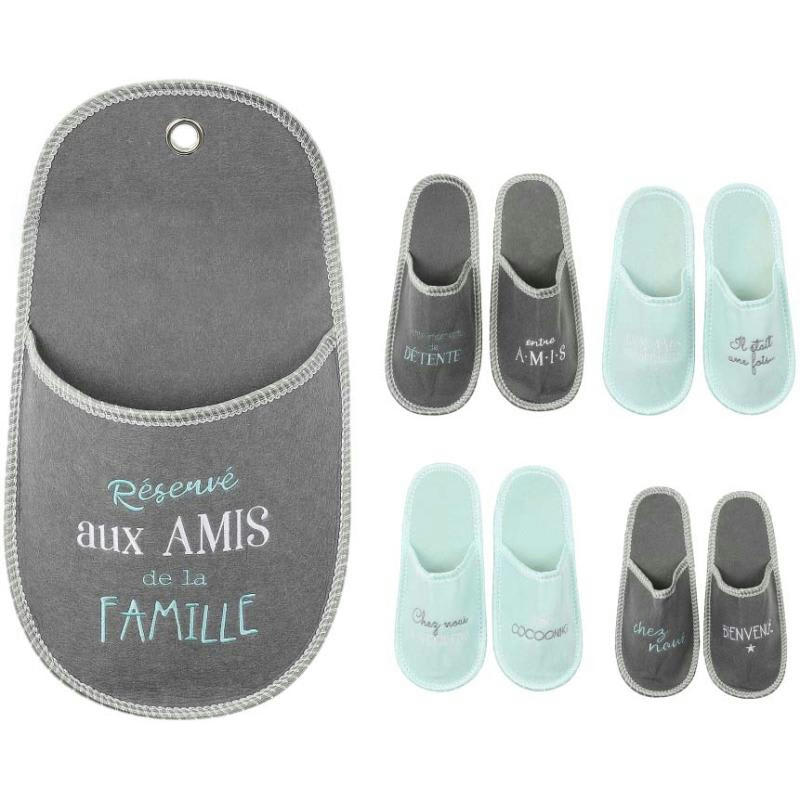 - Porte chaussons invités avec 4 paires de chaussons family